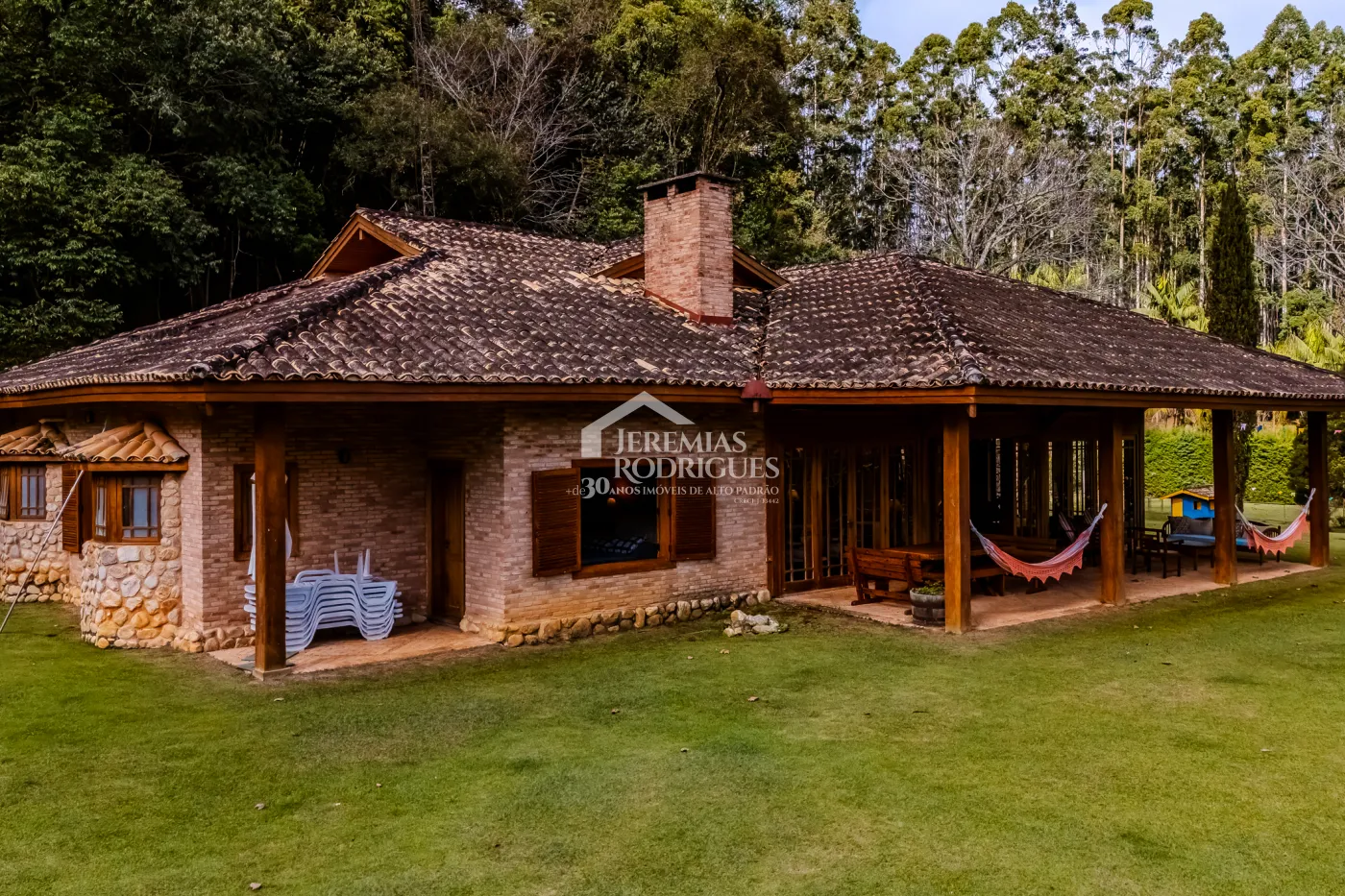 Casa de Campo à venda com 5 suítes no bairro Reinópolis em Santo Antônio do Pinhal/SP