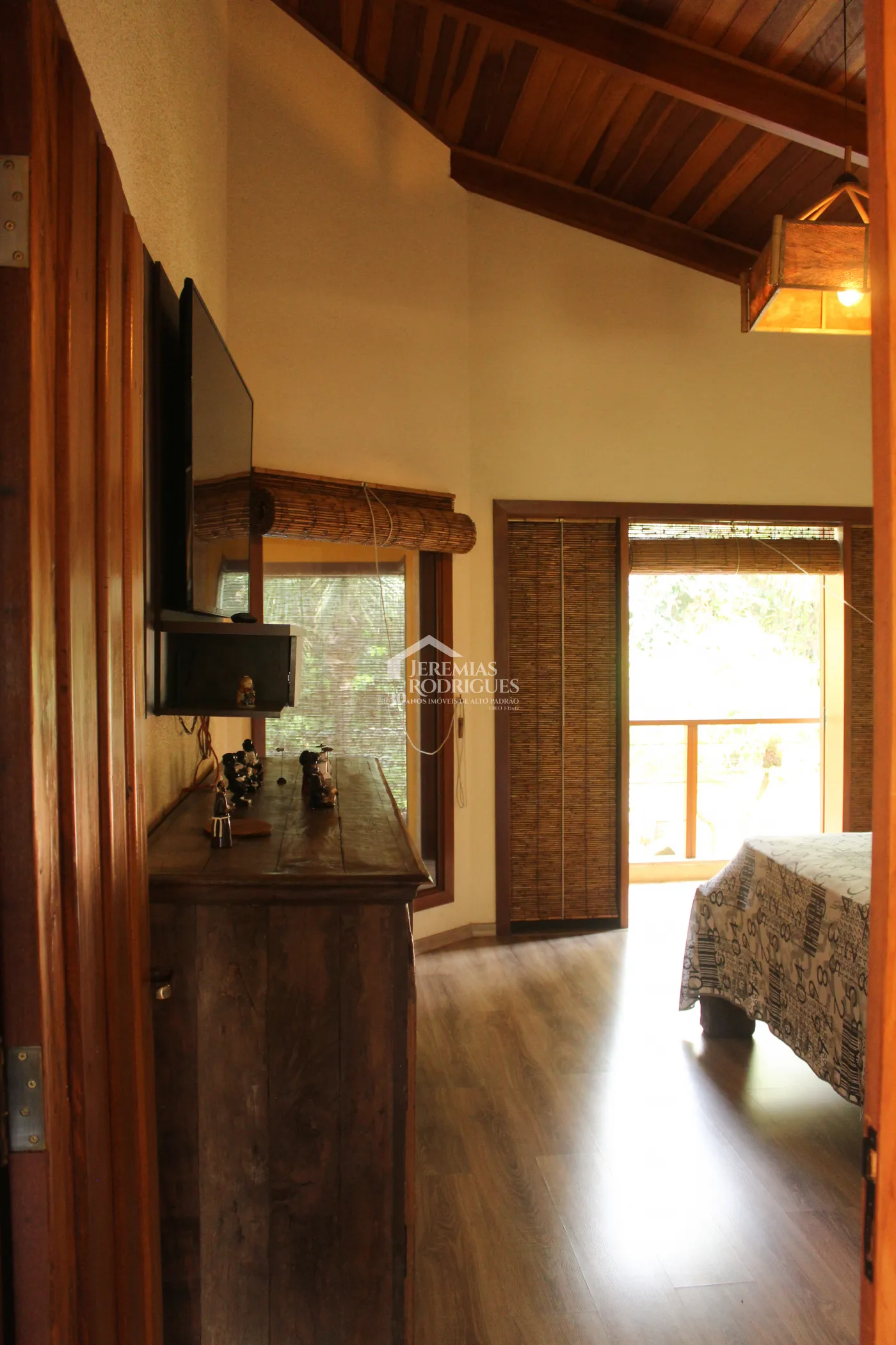 Casa para venda e locação com 5 dormitórios no Condomínio Taubaté Village em Taubaté/SP.