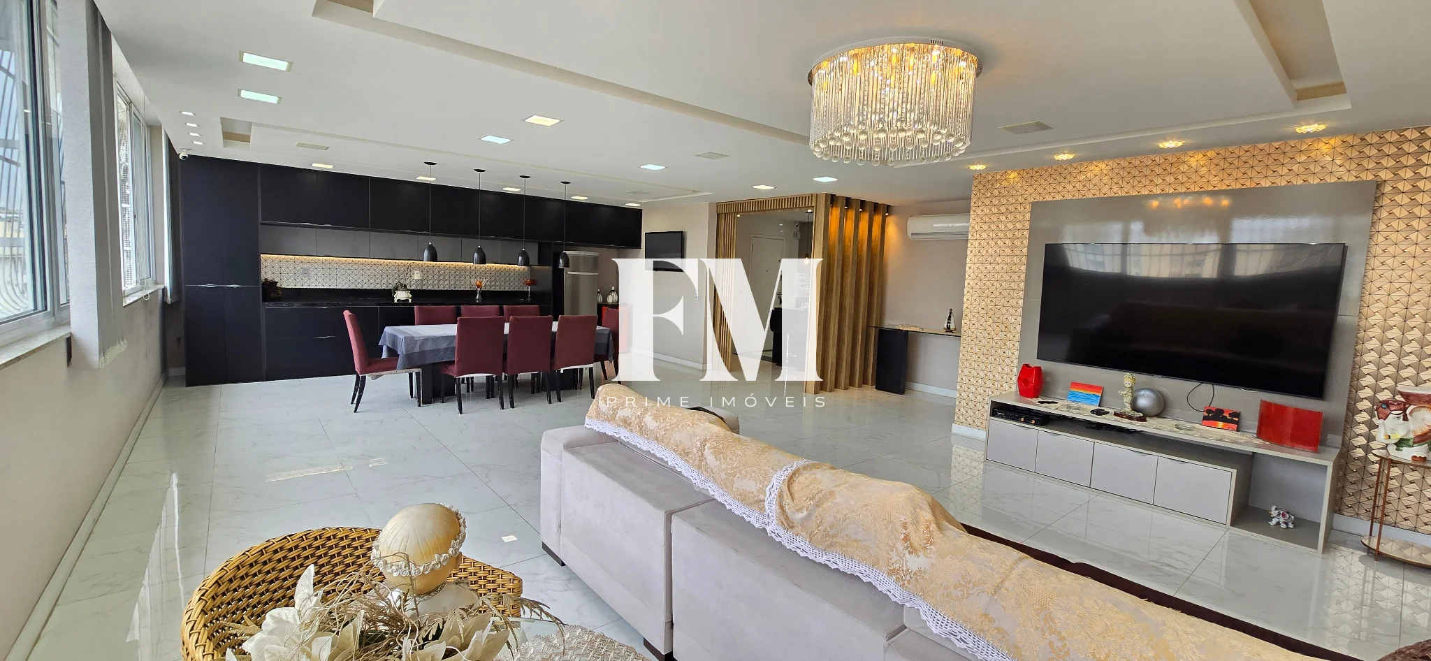 OPORTUNIDADE! Apartamento espetacular, todo  modernizado à venda na Rua Figueiredo Magalhães, Copacabana.