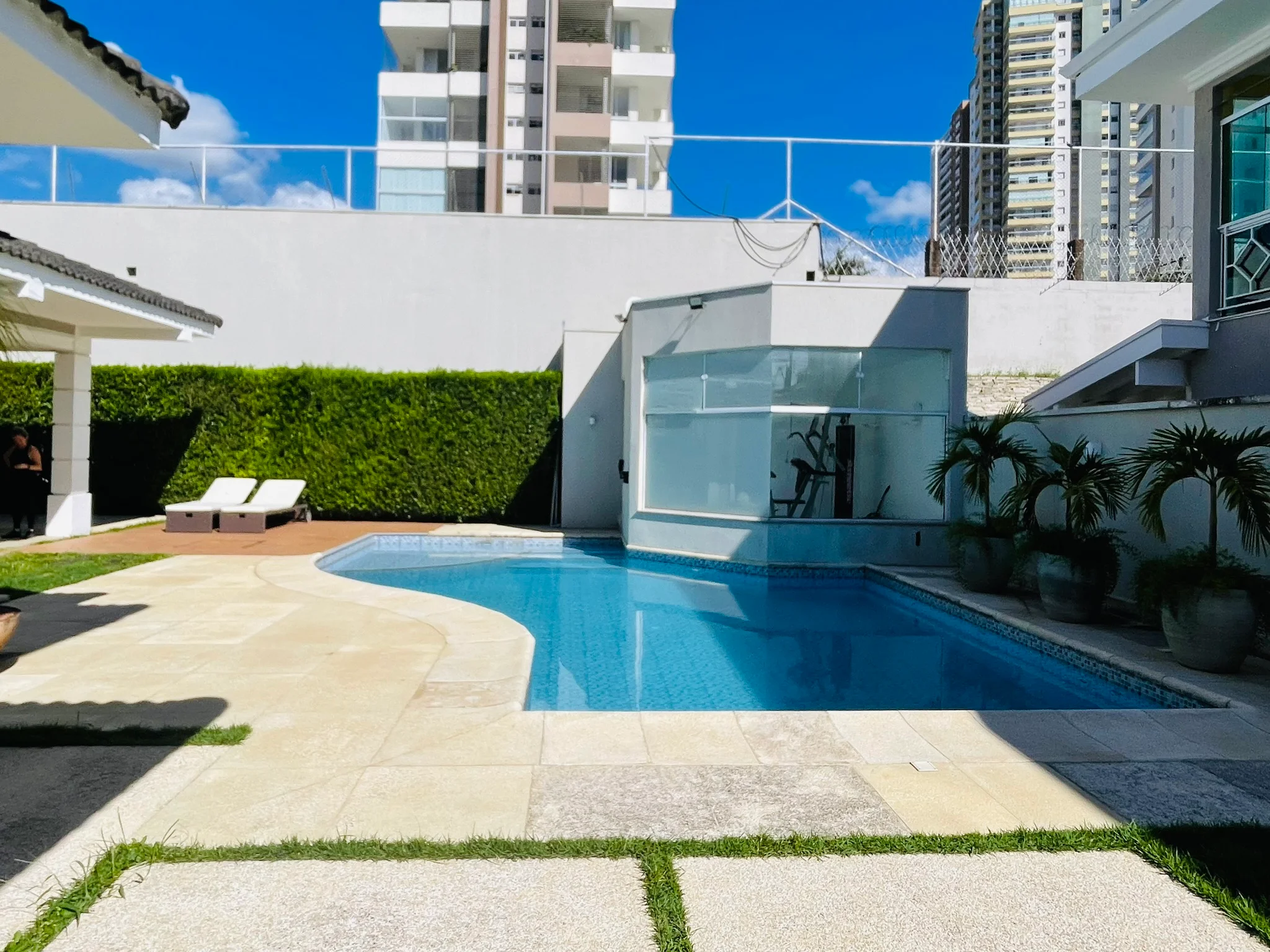 Casa com 5 dormitórios à venda no Condomínio Taubaté Village em Taubaté/SP.