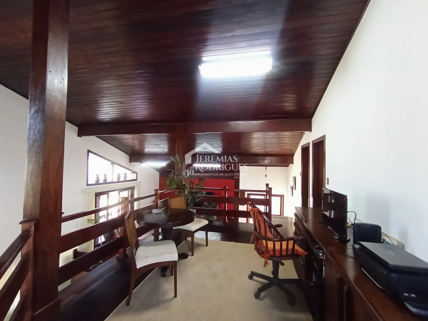 Casa à venda com 4 dormitórios no Condomínio Village Paineiras em Pindamonhangaba/SP.