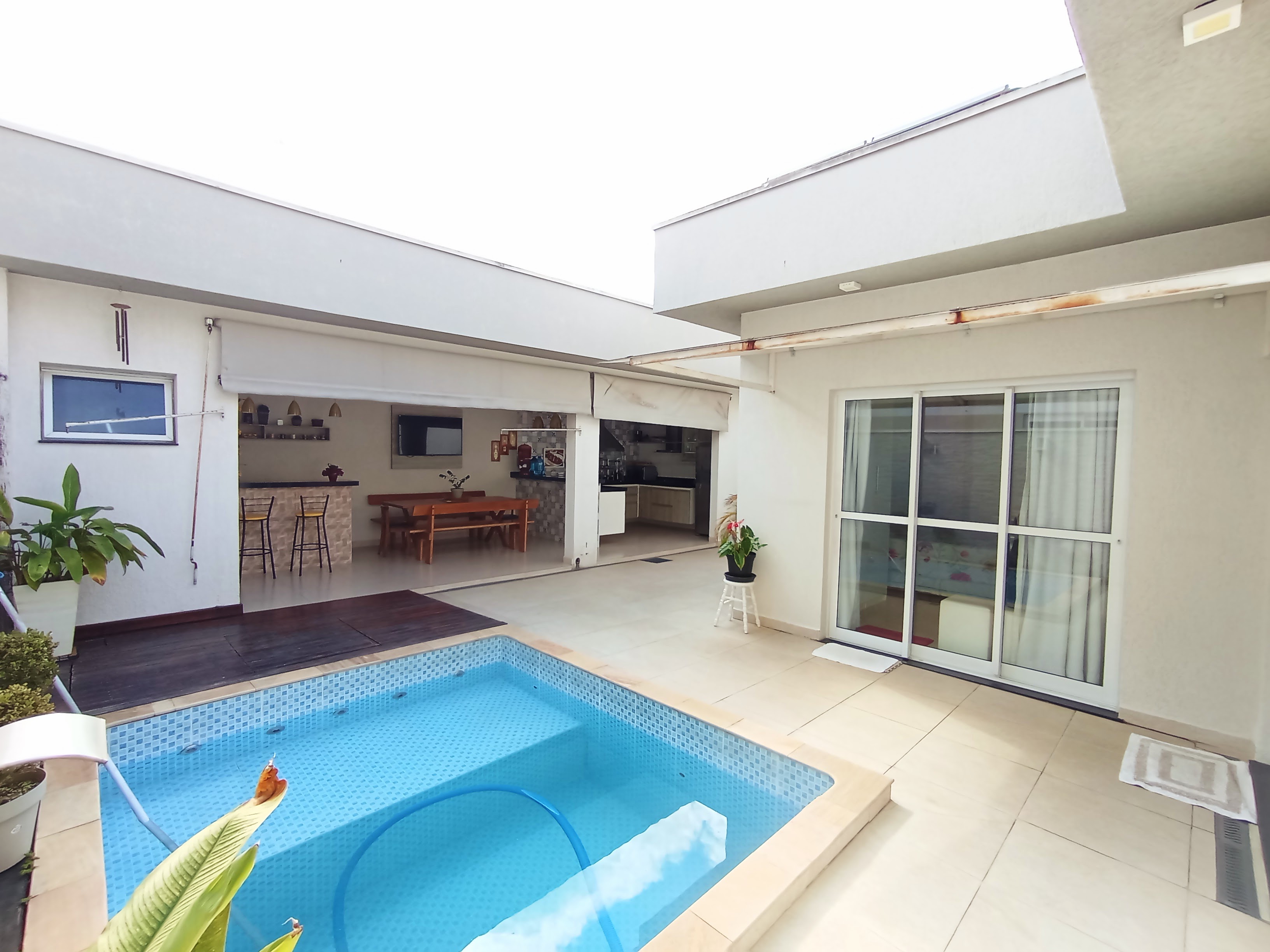 Casa à venda com 2 dormitórios no Condomínio Verdes Vales em Taubaté/SP.