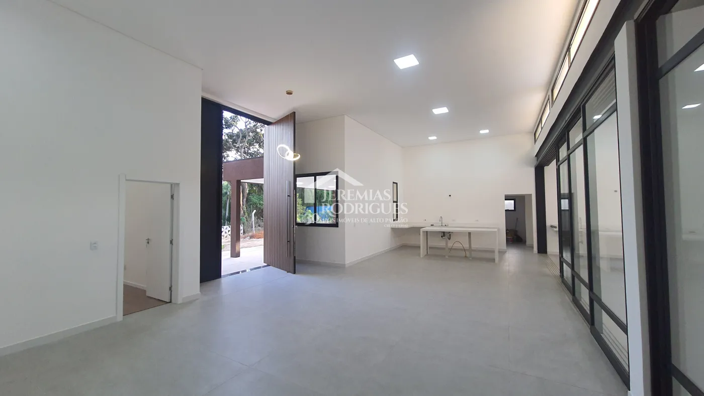 Casa à venda com 3 suítes no Condomínio Chácaras Cataguá em Taubaté/SP.