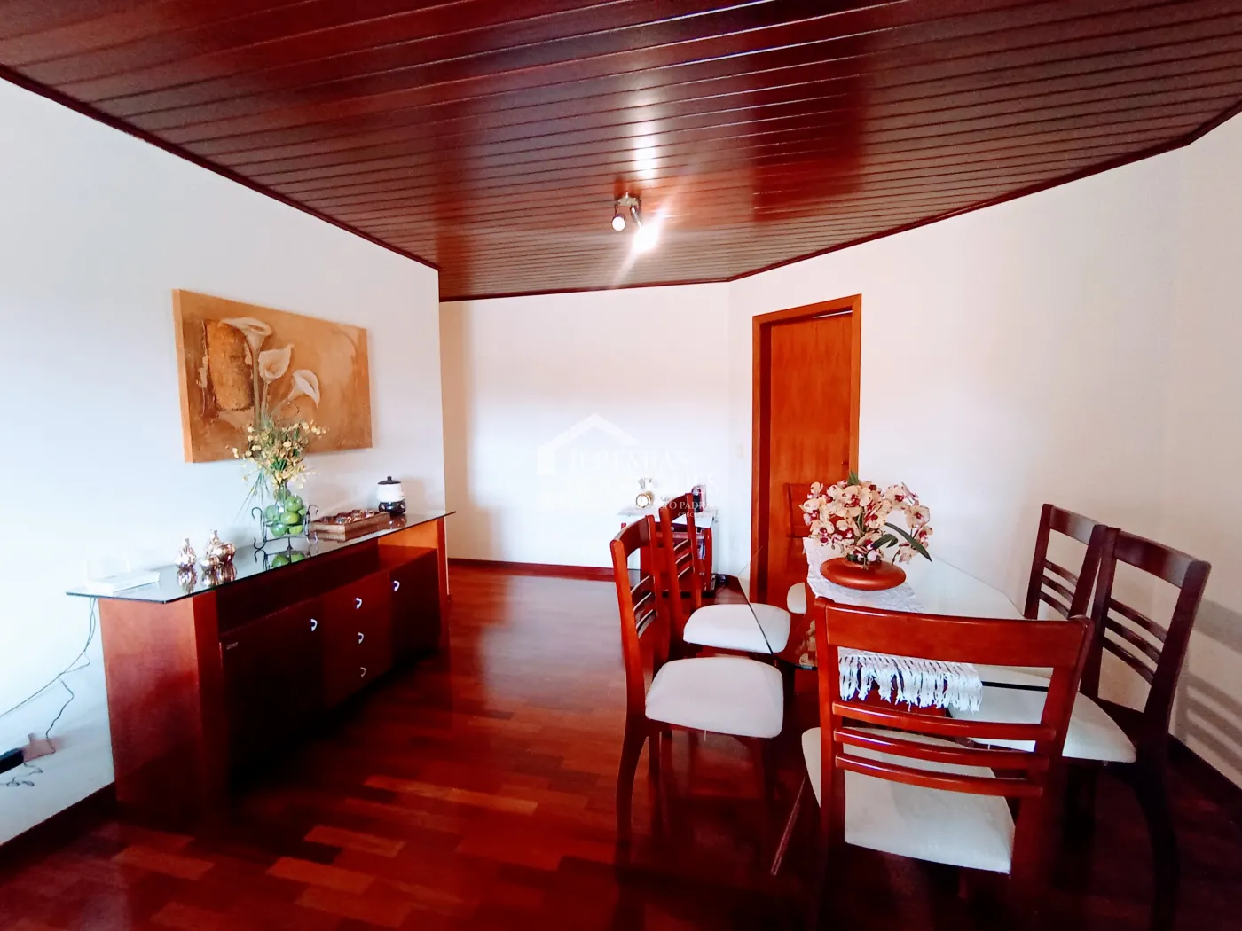 Apartamento para venda com 4 dormitórios no Edifício Solar Bela Vista em Campos do Jordão/SP