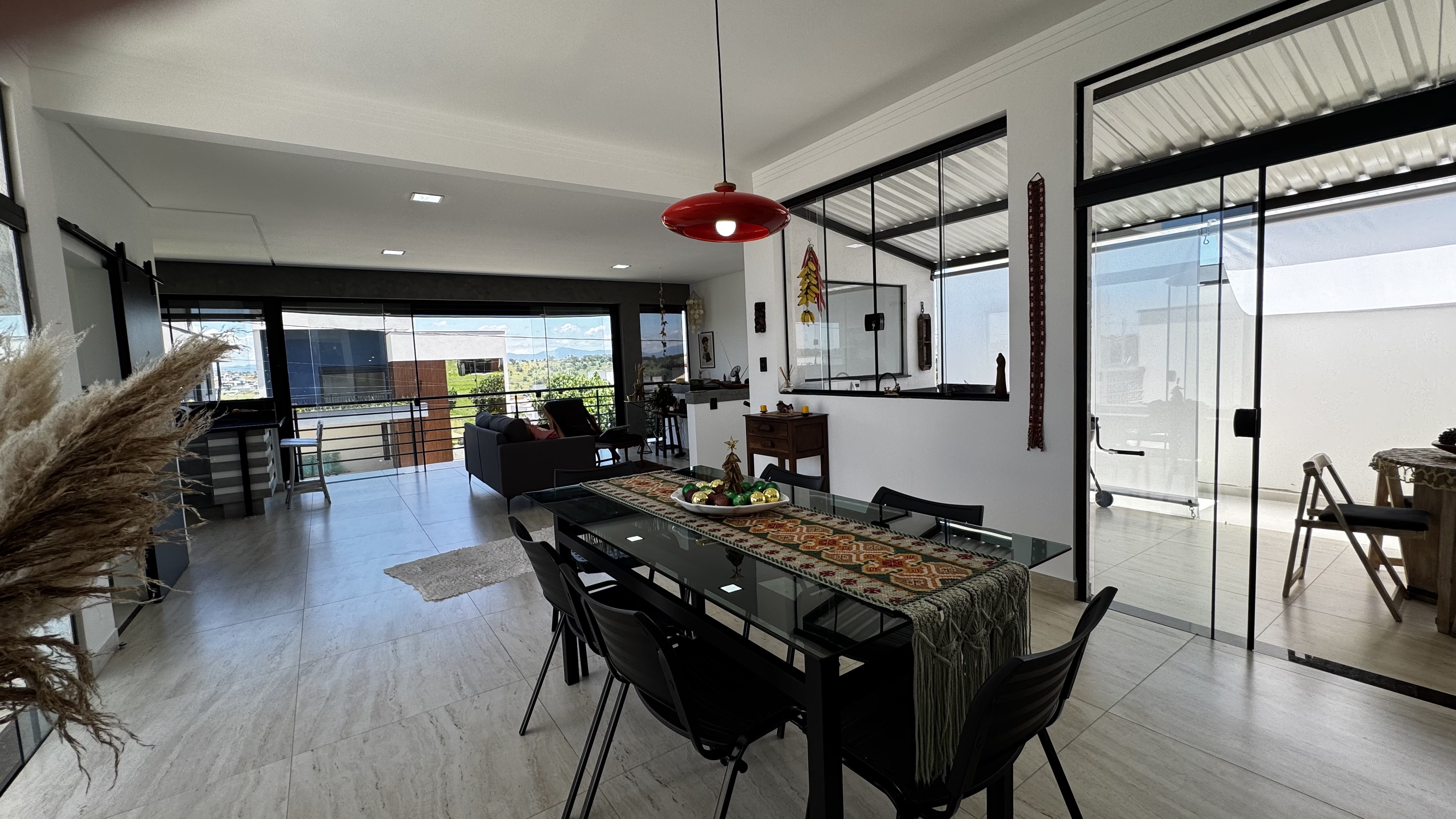 Casa à venda com 3 dormitórios no Condomínio Cyrela Landscape em Taubaté/SP.