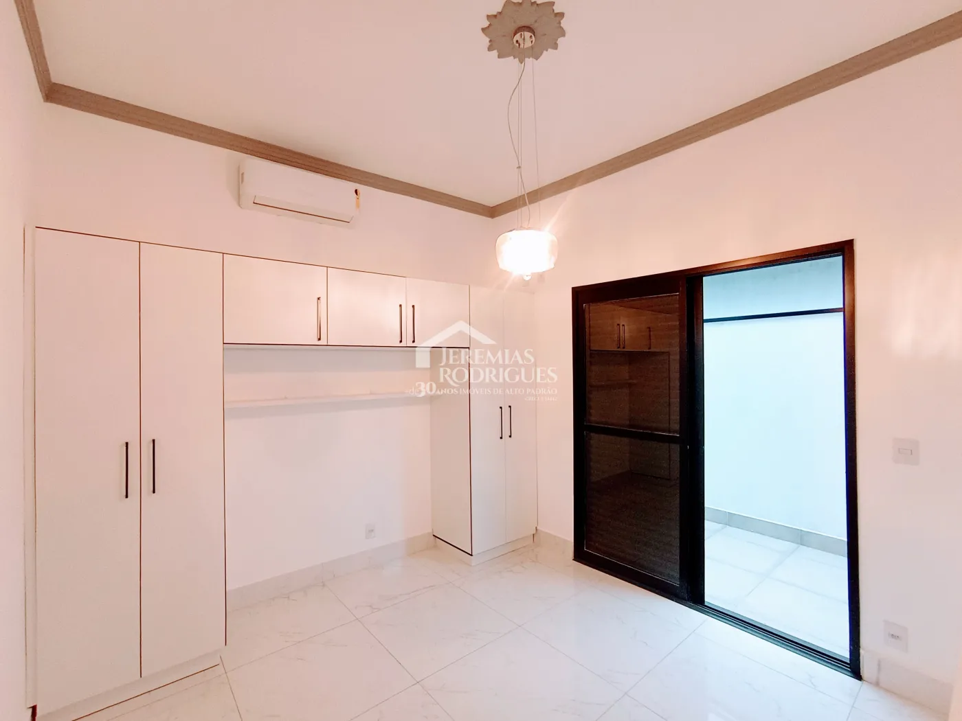 Casa para venda e locação com 3 dormitórios, no Condomínio Colonial Village II em Pindamonhangaba/SP