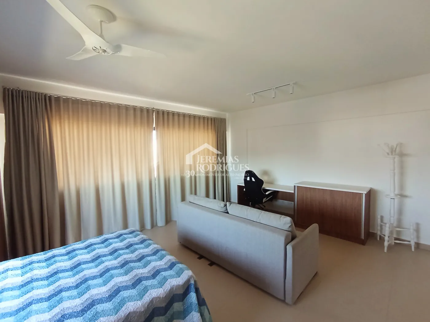 Flat para locação, 55 m² no Condomínio Residencial Lofts Arts Design em Taubaté/SP.
