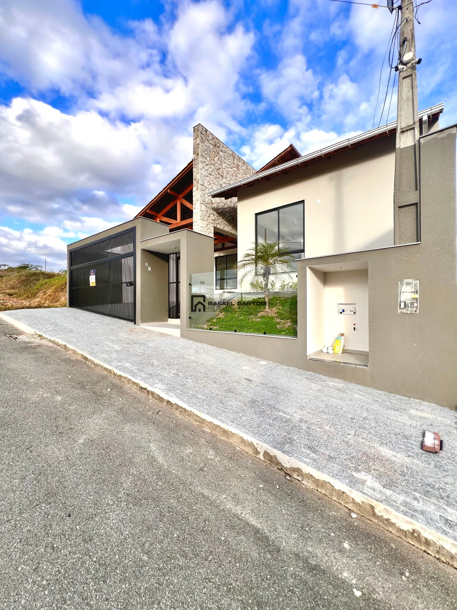 CASA MODERNA BAIRRO ESTRADA NOVA