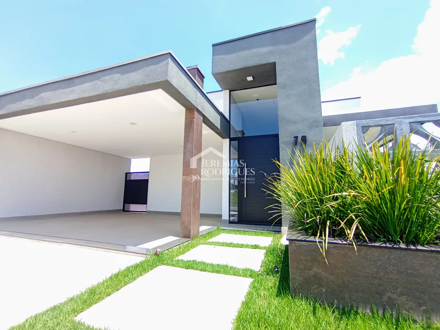 Casa assobradada à venda com 3 suítes no Condomínio Cyrela Landscape em Taubaté/SP.