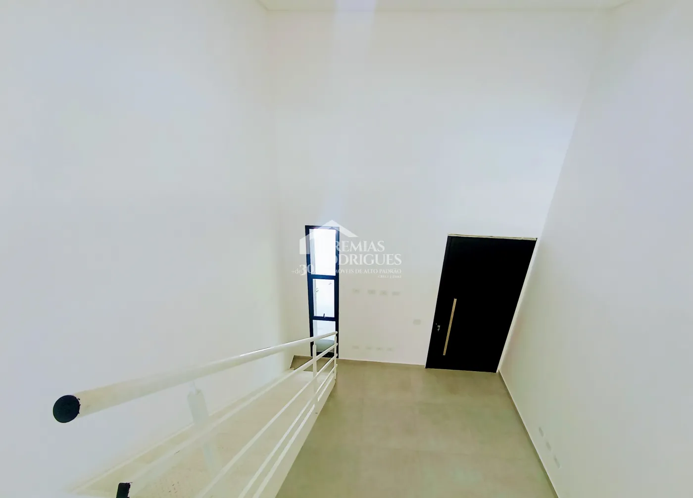 Casa à venda com 3 suítes no Condomínio Campos do Conde II em Tremembé/SP.