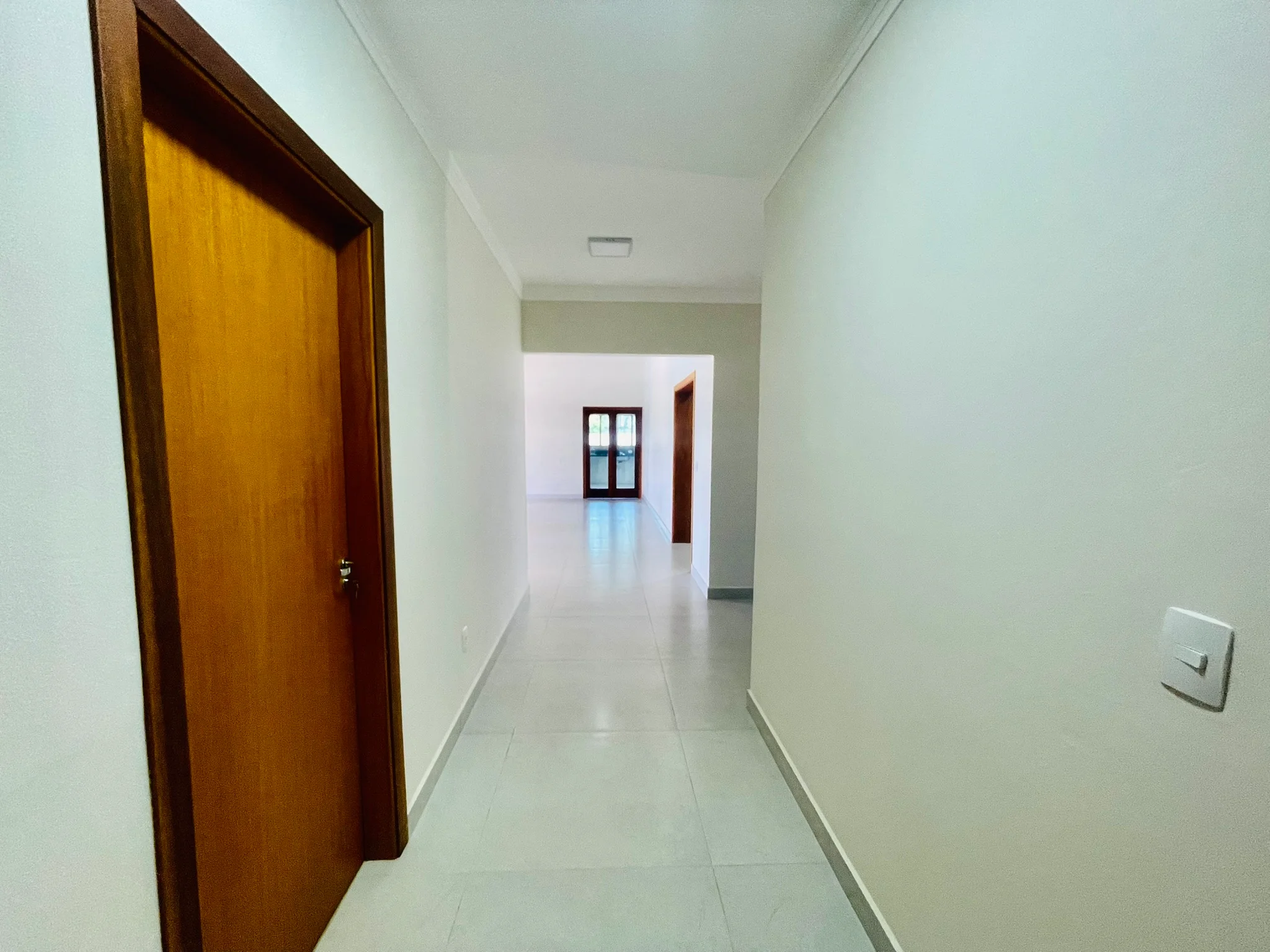 Casa à venda com 4 dormitórios no Condomínio Chácaras Cataguá em Taubaté/SP