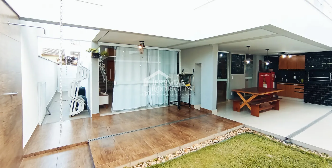 Casa à venda com 3 suítes no Condomínio Moema Ville em Pindamonhangaba/SP.
