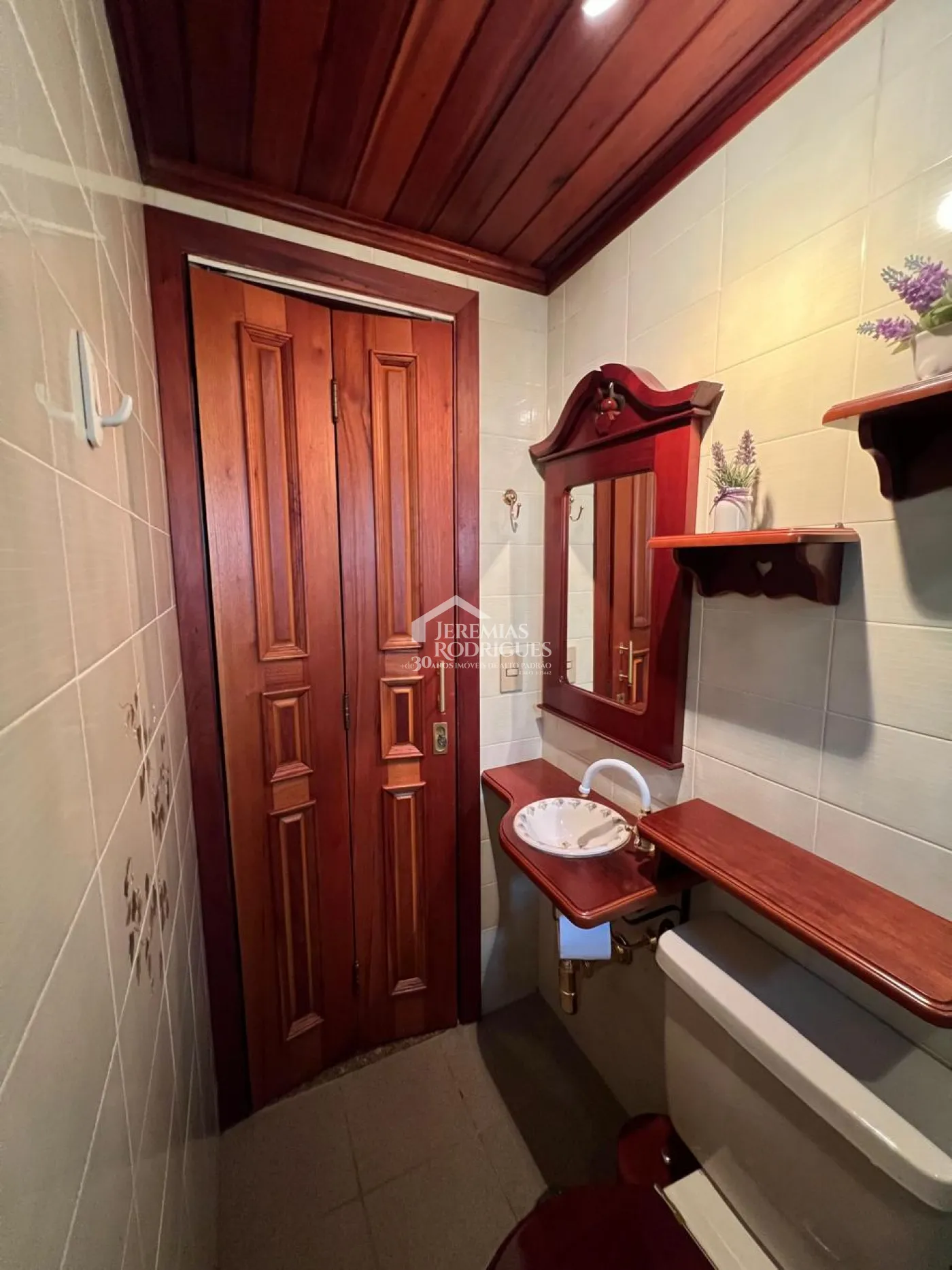 Apartamento à venda com 4 dormitórios, 324m² no Condomínio Le Bourg Saint Maurice em Campos do Jordão/SP.