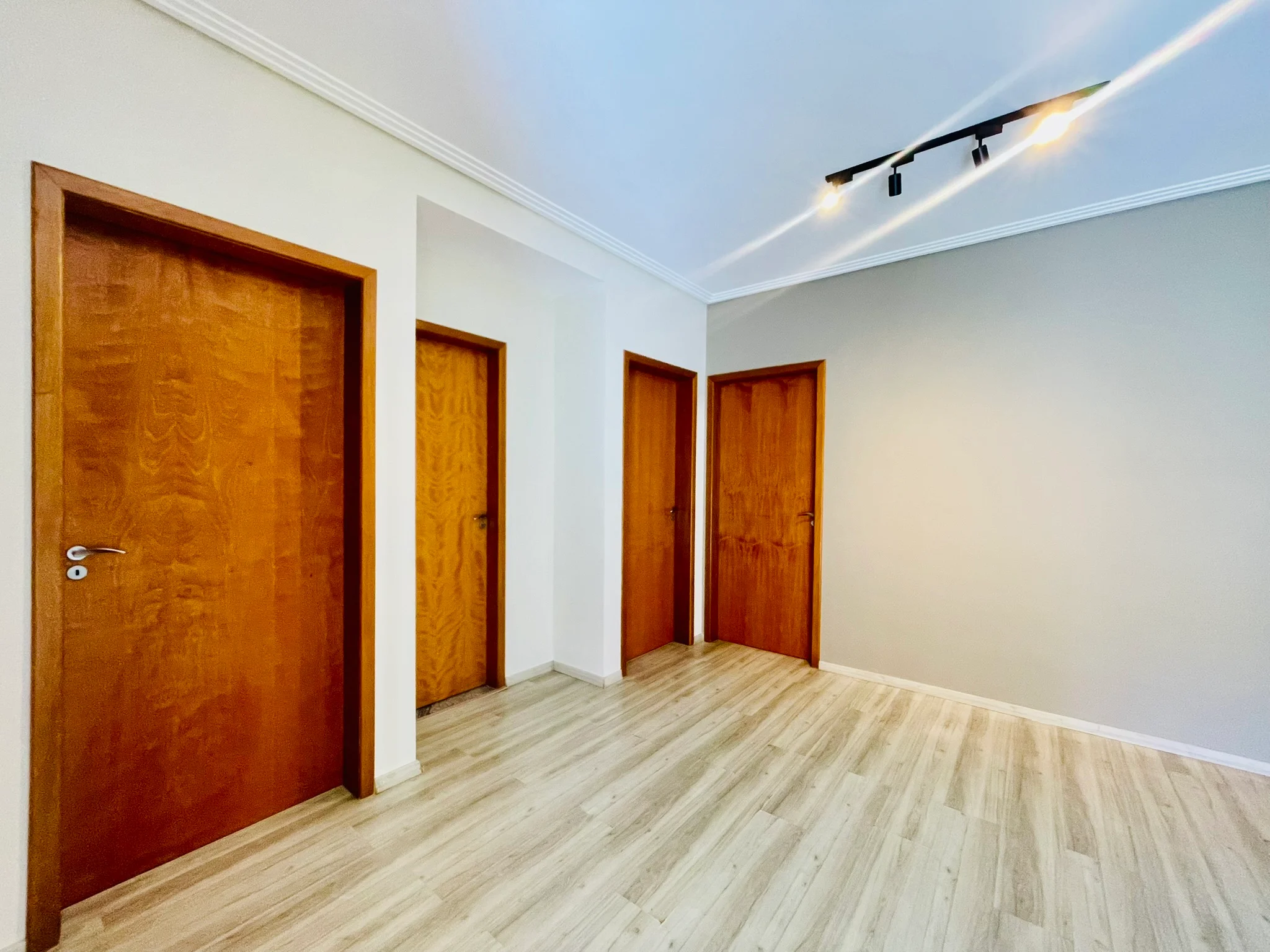 Casa à venda com 4 dormitórios no Condomínio Campos do Conde III em Tremembé/SP. 