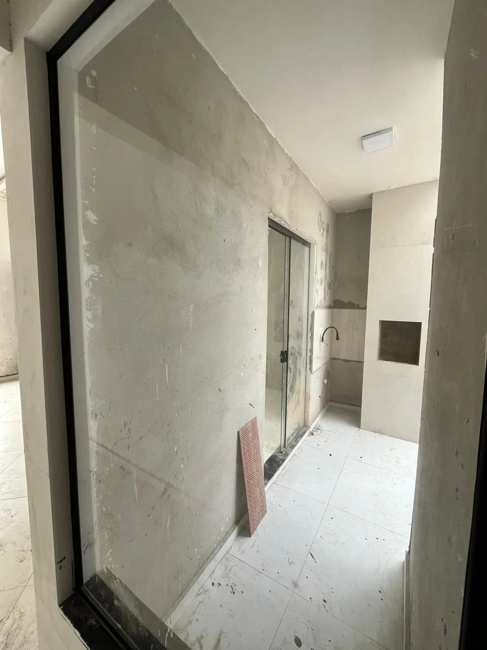 Casa nova e moderna à venda na Vila Prado – 2 quartos, suíte, área gourmet | Pindamonhangaba/SP