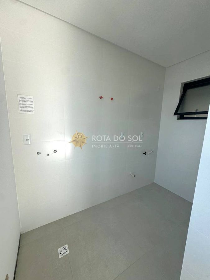 Aalborg Residence apartamento com 3 suítes e 2 vagas na Meia Praia