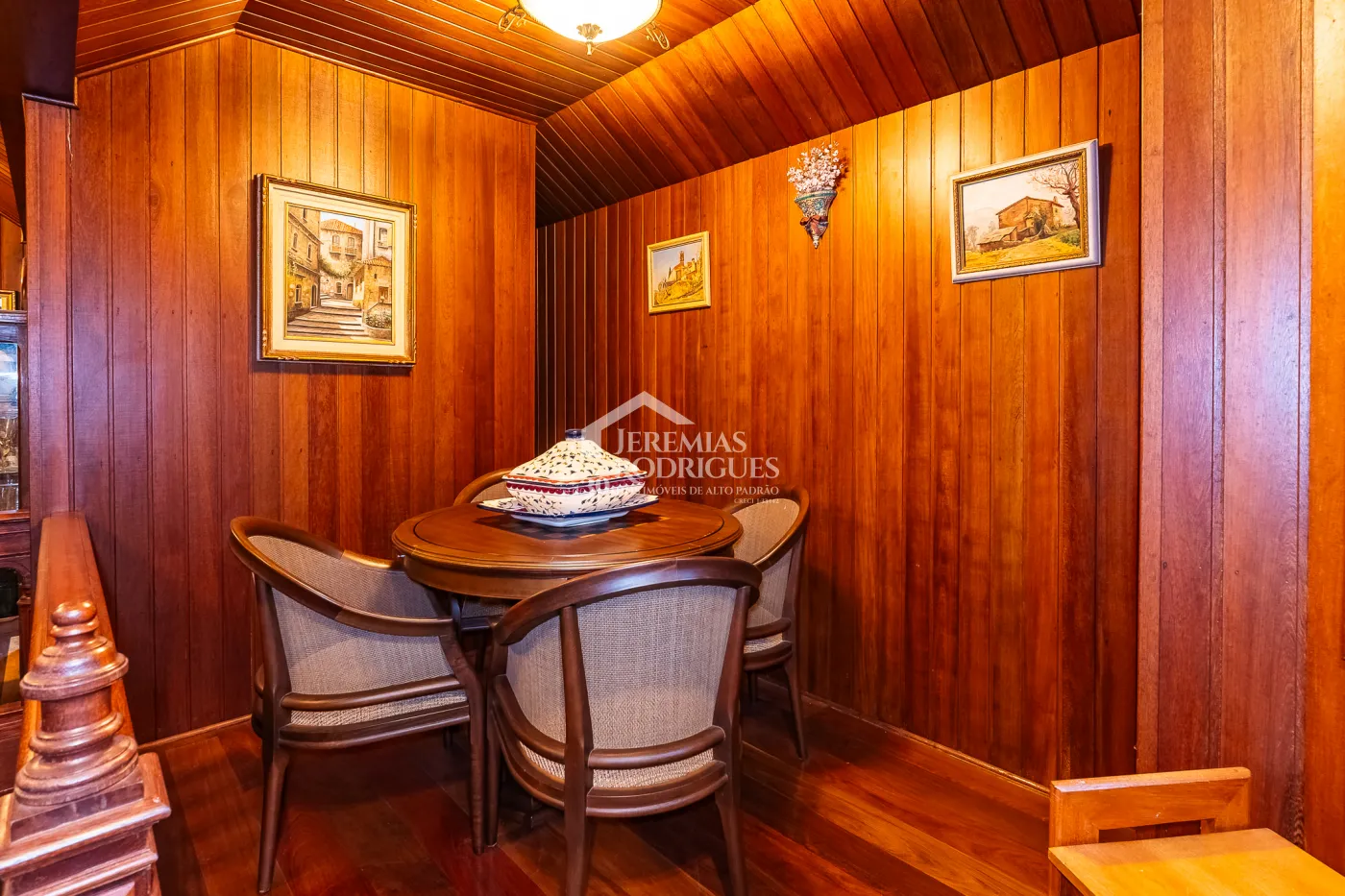 Casa com 7 dormitórios, 924 m² - Recanto das Araucárias - Campos do Jordão/SP