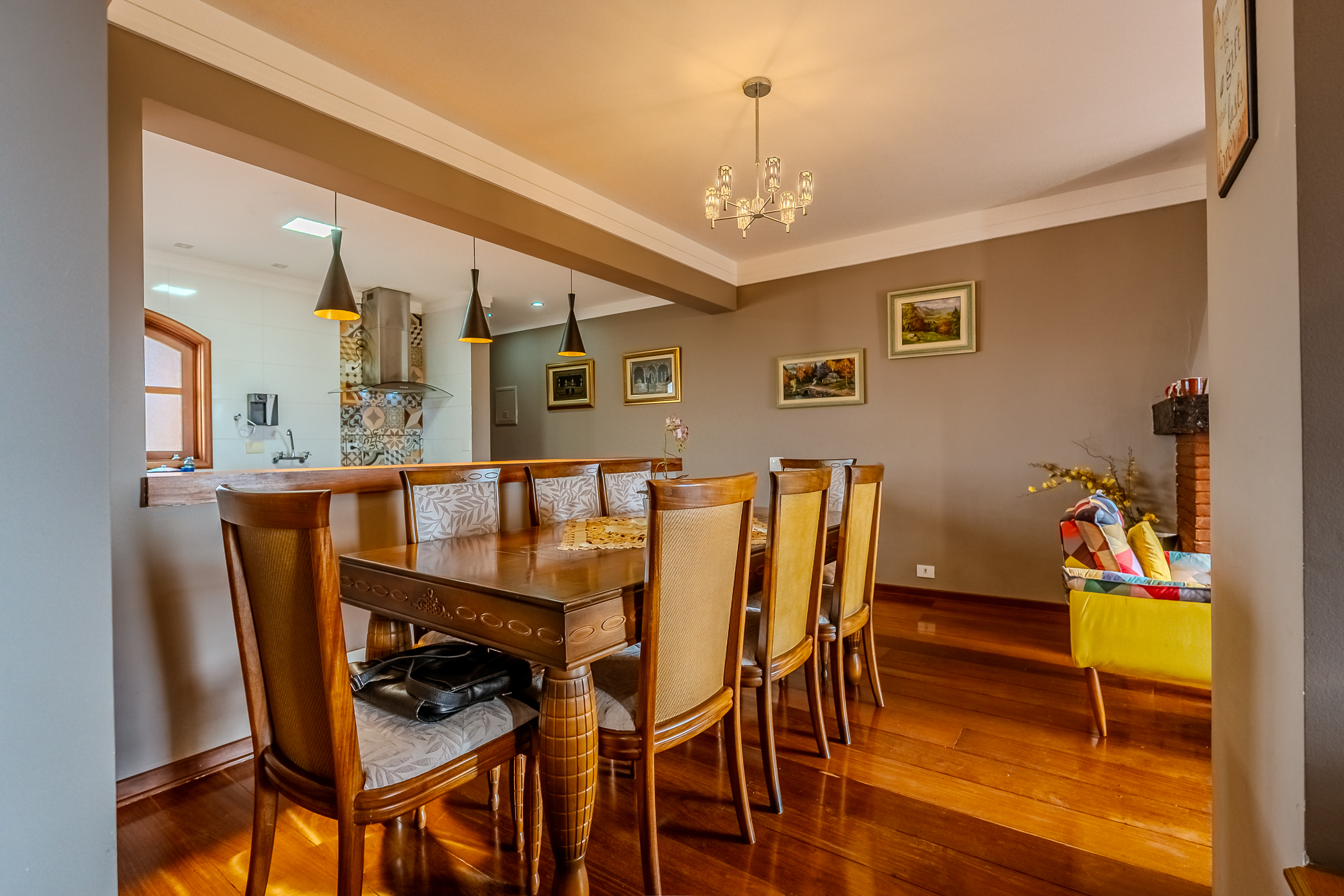 Apartamento duplex à venda, 216 m² no Edifício Village Chamonix em Campos do Jordão/SP.