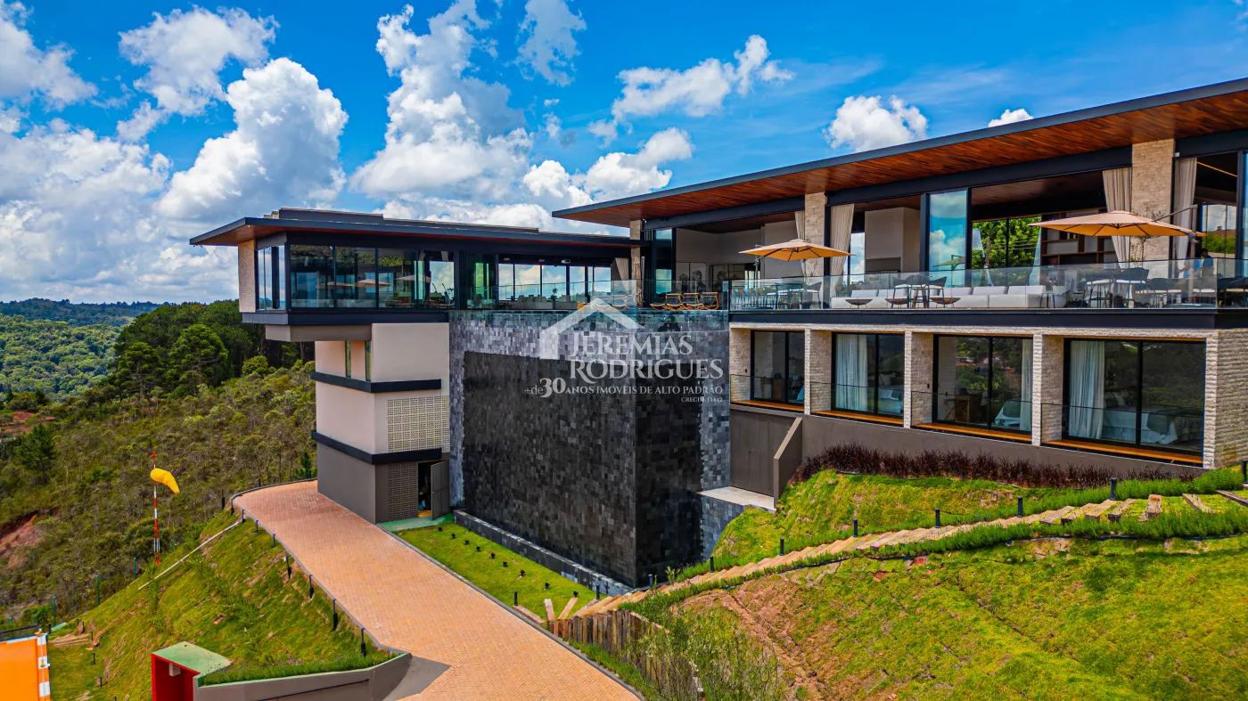 Mansão à venda com 11 suítes no Condomínio Gran Ville em Campos do Jordão/SP.