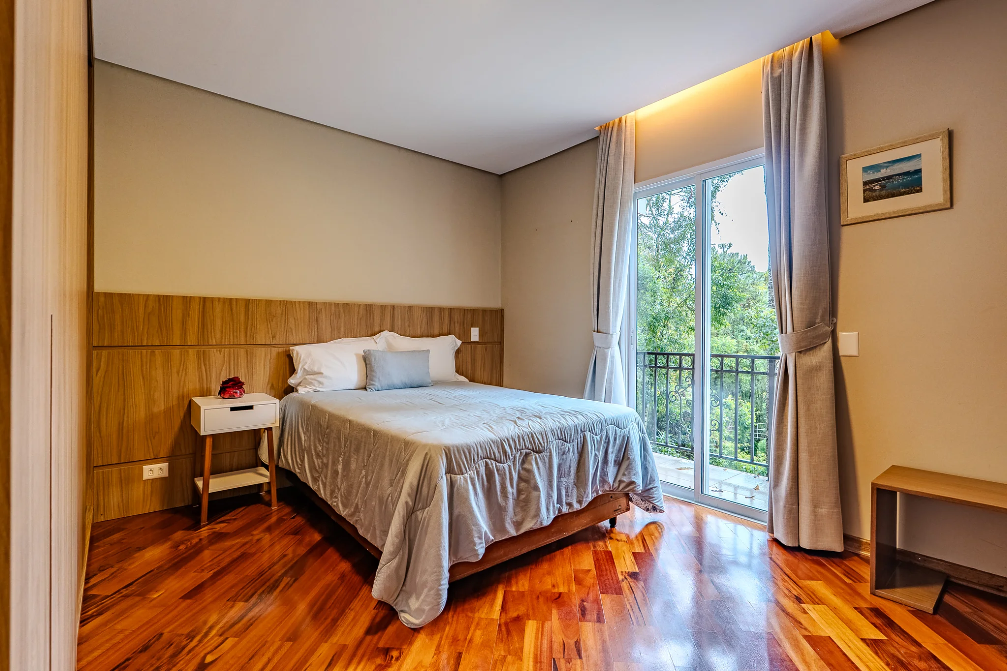 Casa à venda com 4 suítes no Parque Pedra do Baú em Campos do Jordão/SP. 