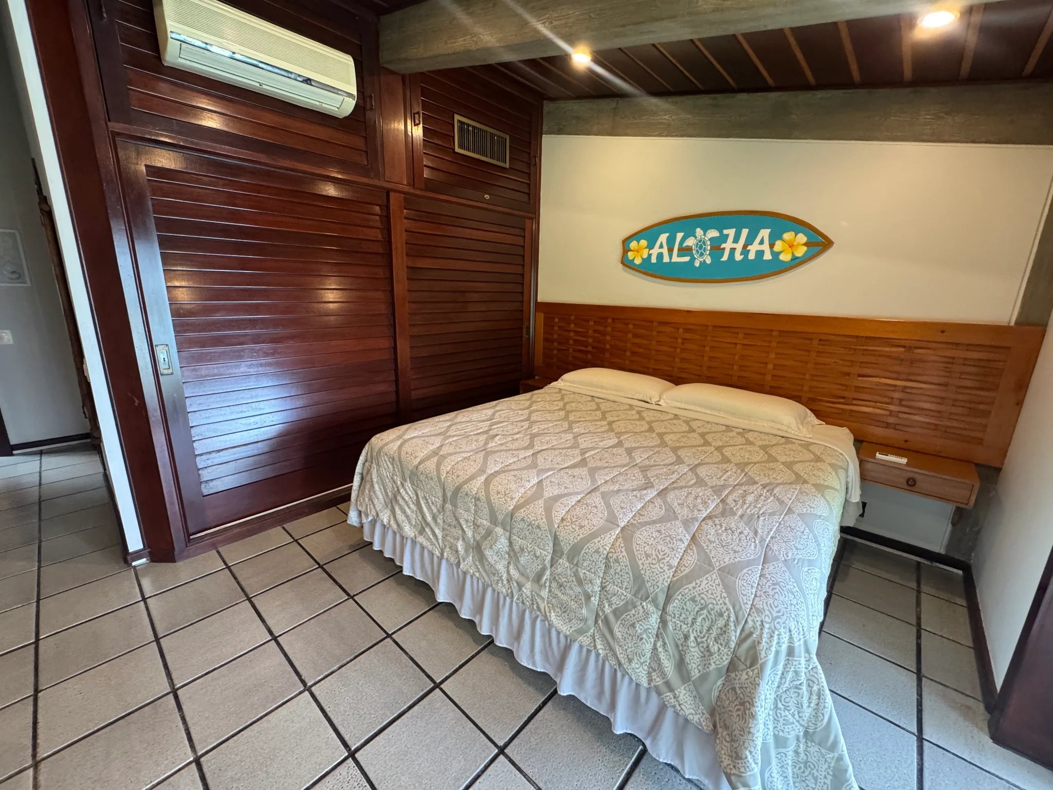 Casa á venda com 5 suítes, pé na areia no Condomínio Domingas Dias em Ubatuba/SP.