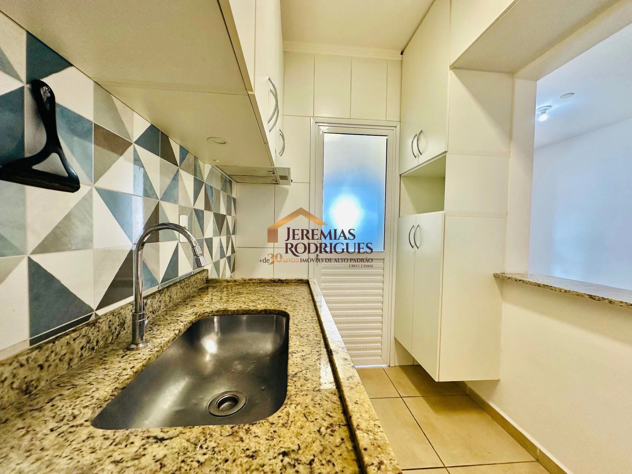 Apartamento para locação e venda no Edifício Solar Vicente Giffoni em Taubaté/SP.