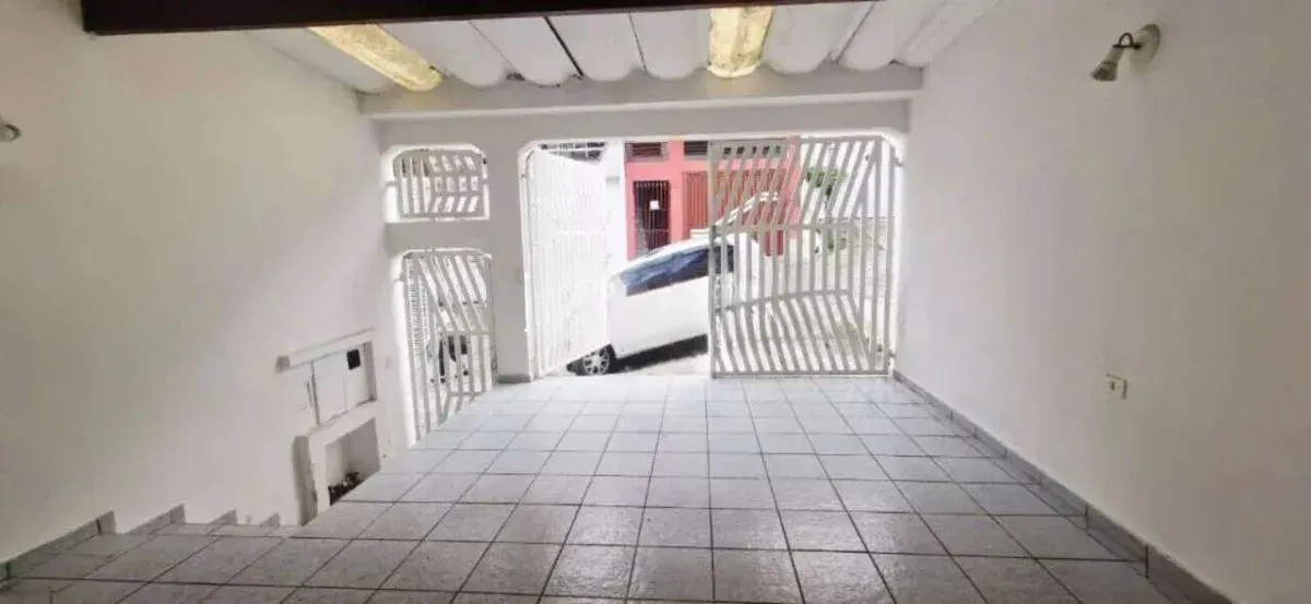 Casa GRANDE, 153m², Térrea com 03 quartos, 02 Vagas de Garagem Coberta, para locação no Jardim Ipê 4, São Bernardo do Campo - SP
