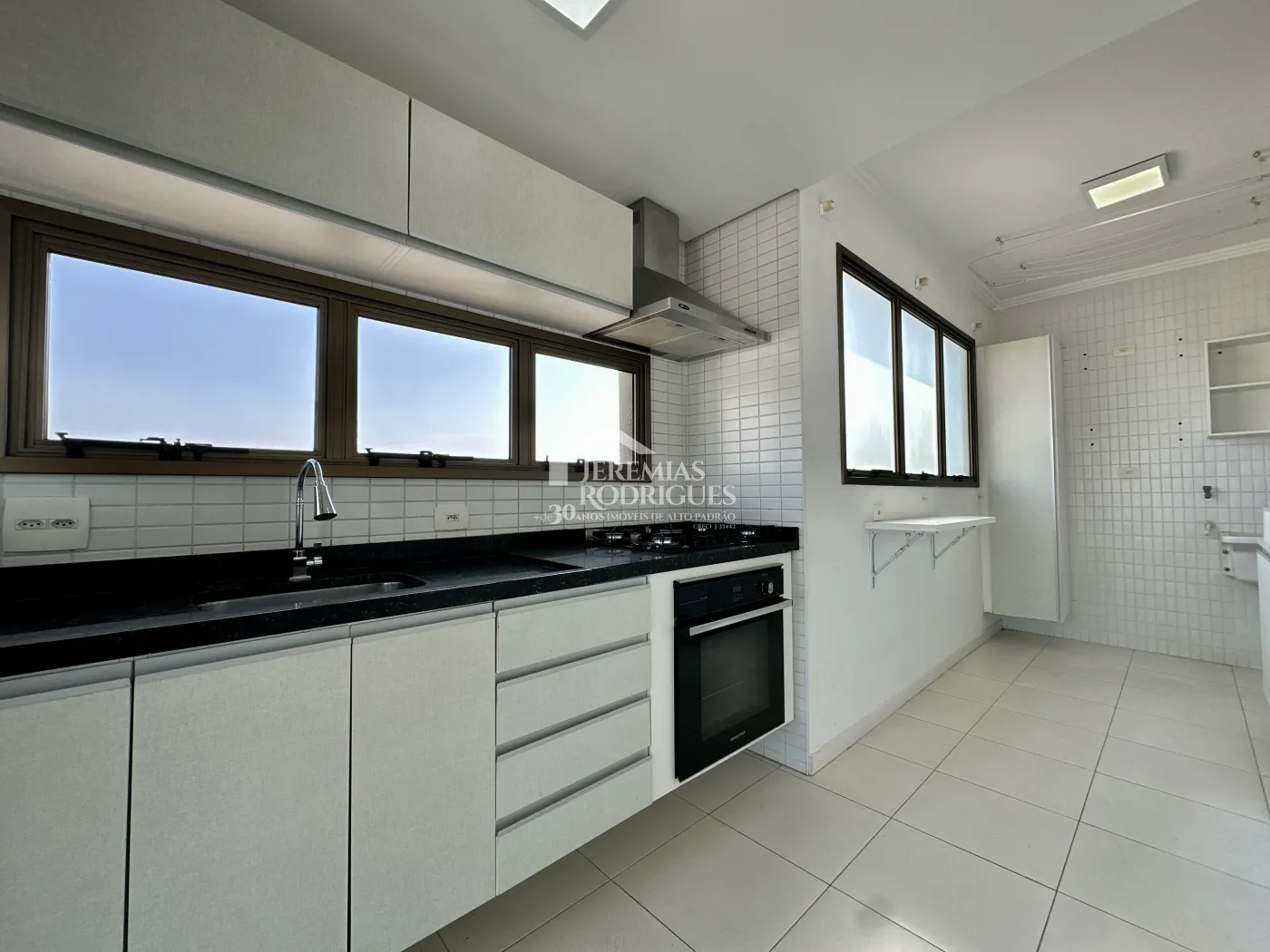 Apartamento com 3 dormitórios, 125 m² - Edifício Jabuticabeiras - Taubaté/SP.