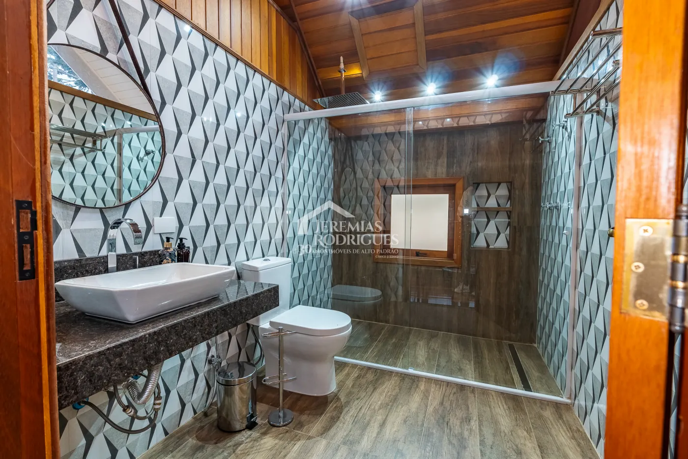 Casa com 5 suítes, 950 m² - Alto do Capivari - Campos do Jordão/SP