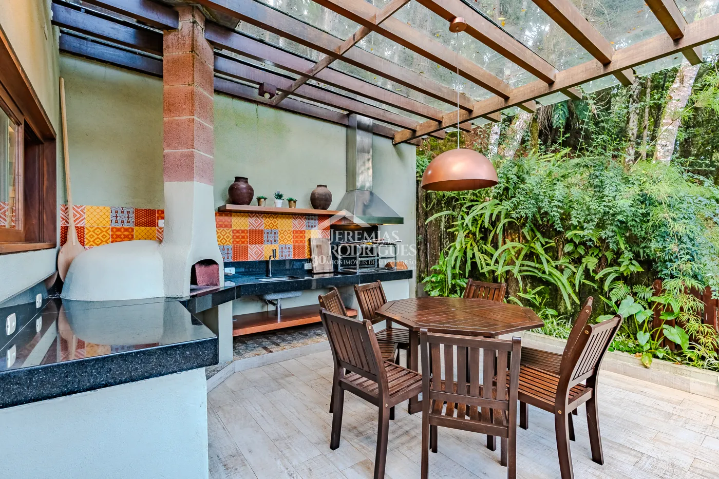 Casa para venda com 5 suítes no Condomínio Villandry em Campos do Jordão/SP