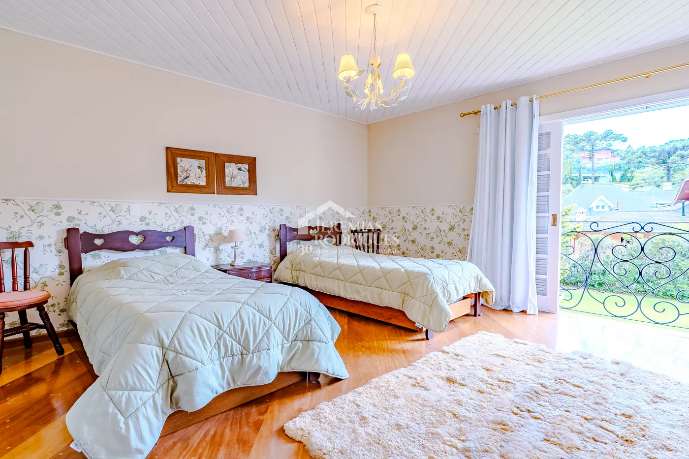 Casa com 6 suítes, 700 m² - Condomínio Vila Simonsen - Campos do Jordão/SP.