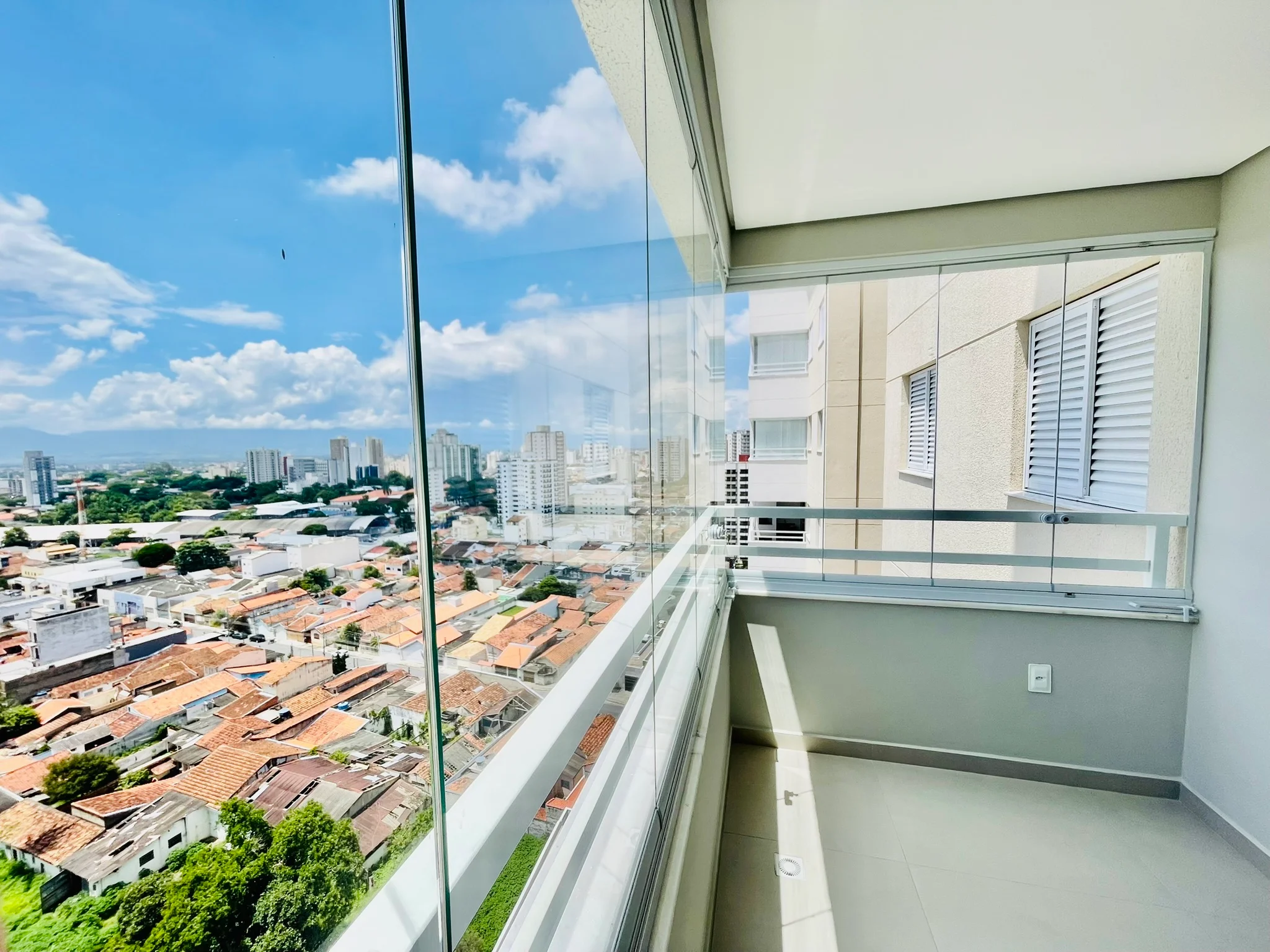 Apartamento para venda e locação, 101 m² no Condomínio Lume Residence em Taubaté/SP. 