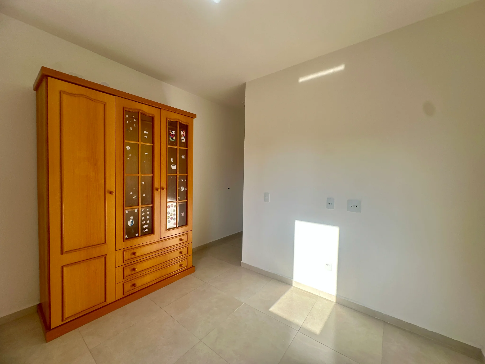 Apartamento com 2 dormitórios, 66m² para locação no Condomínio Village São José em Taubaté/SP