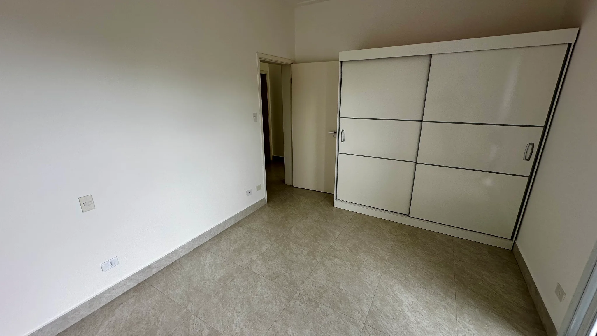 Casa para locação com 4 dormitórios no Campos do Conde II em Tremembé/SP. 