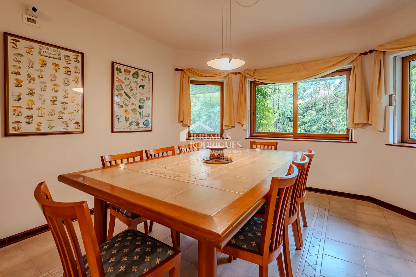 Casa com 4 suítes, 670 m² - Alto do Capivari - Campos do Jordão/SP.