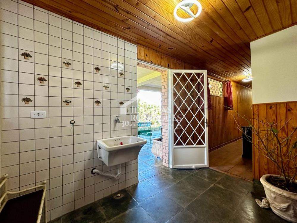 Sobrado em Condomínio com 4 dormitórios - Condomínio Colinas do Sol - Campos do Jordão/SP