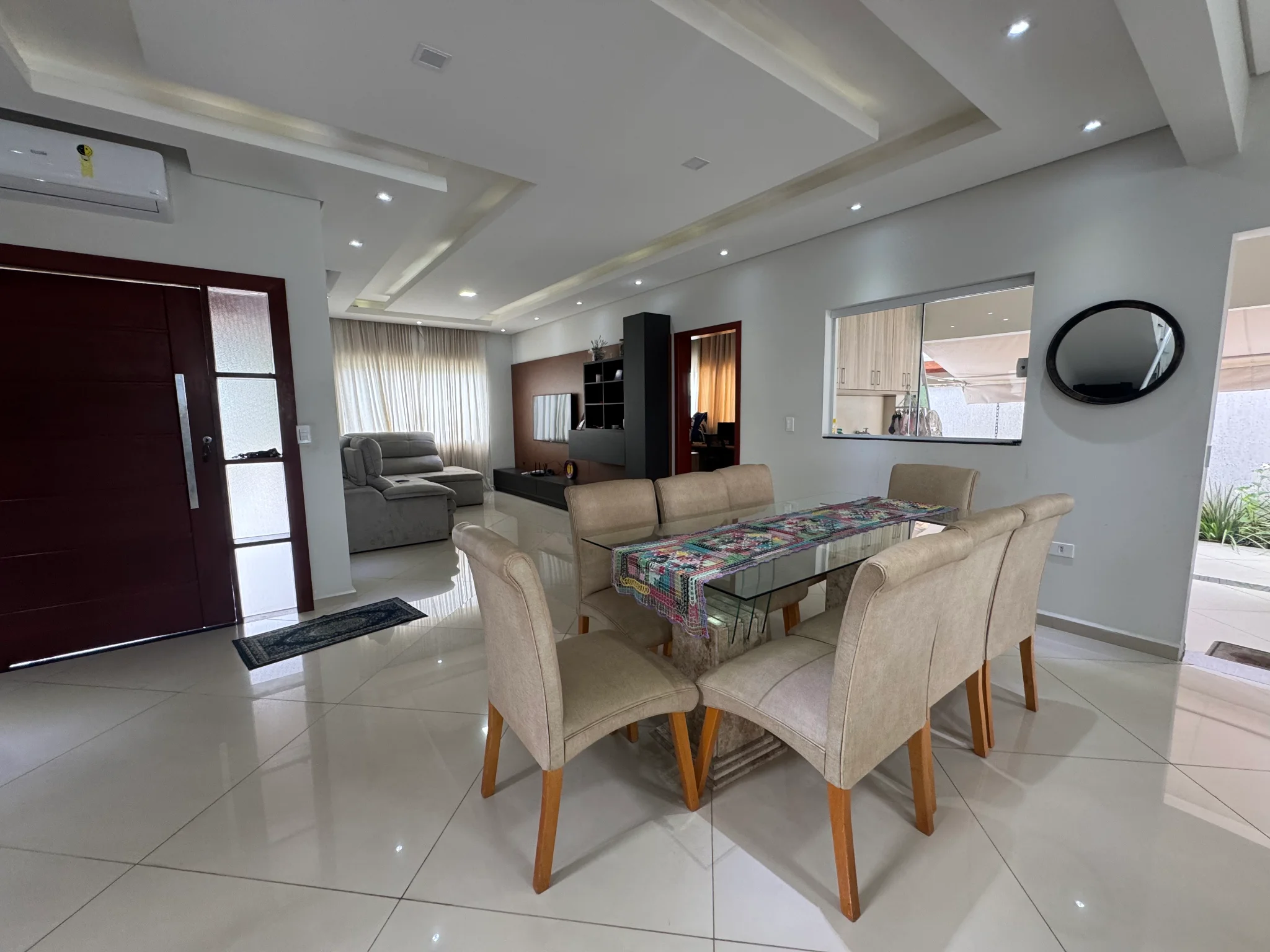 Casa à venda com 3 suítes no Condomínio Reserva dos Lagos em Pindamonhangaba/SP. 