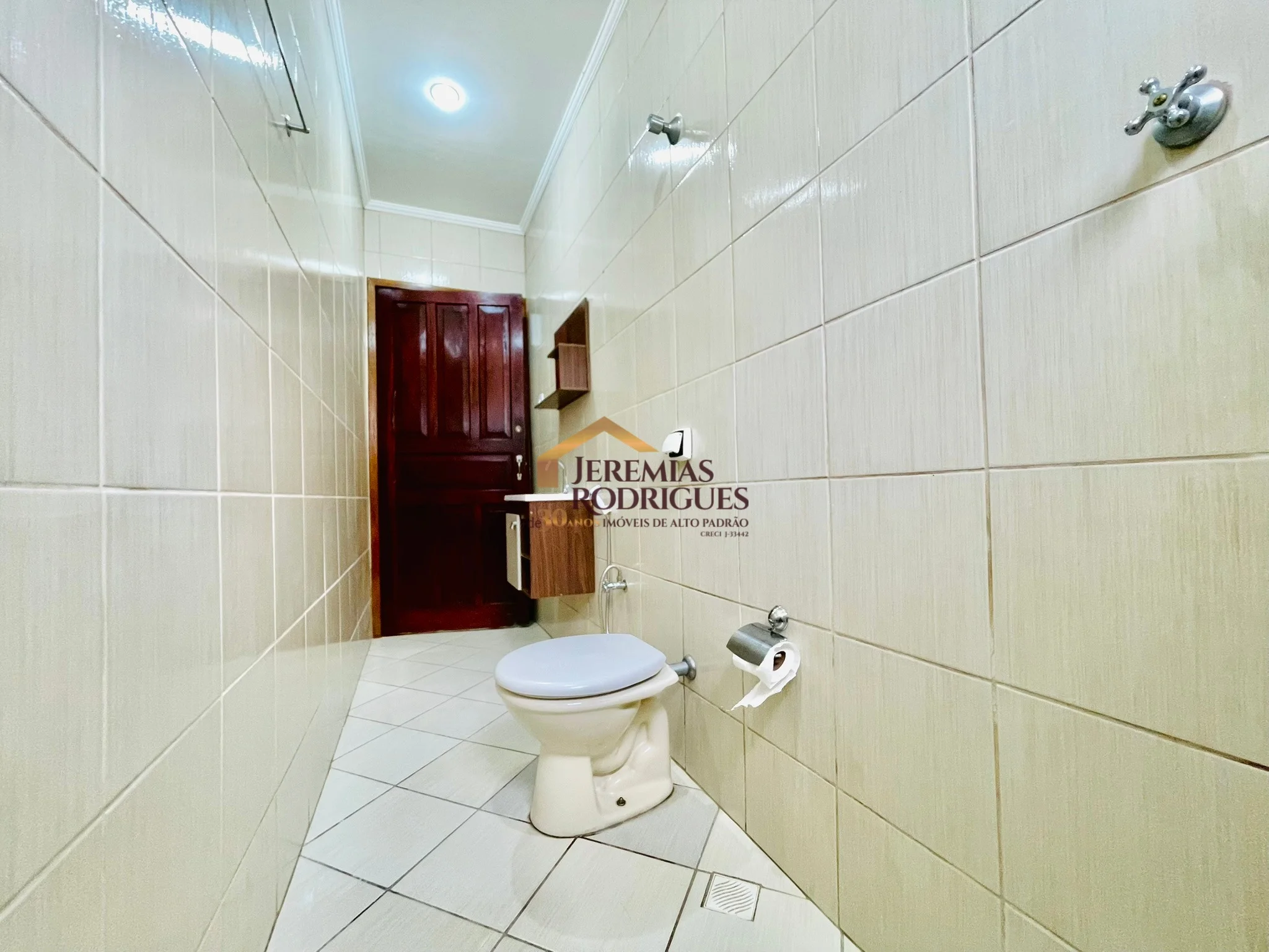 Casa para locação com estrutura para ponto comercial no Centro de Pindamonhangaba/SP. — foto 5