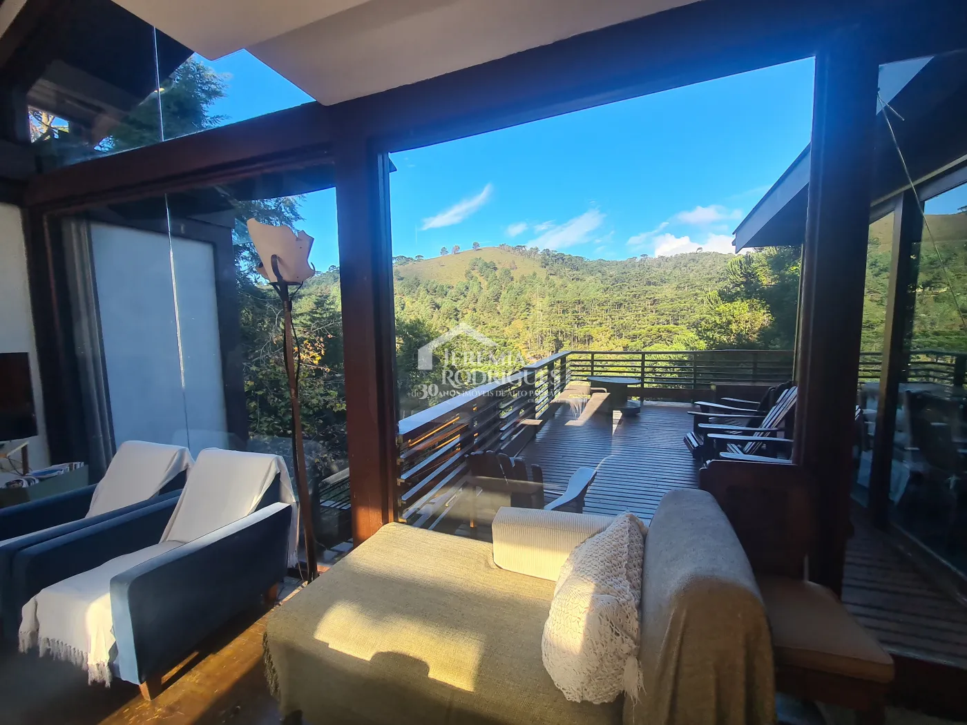 Casa à venda com 6 suítes no Condomínio Jardim Véu da Noiva em Campos do Jordão/SP