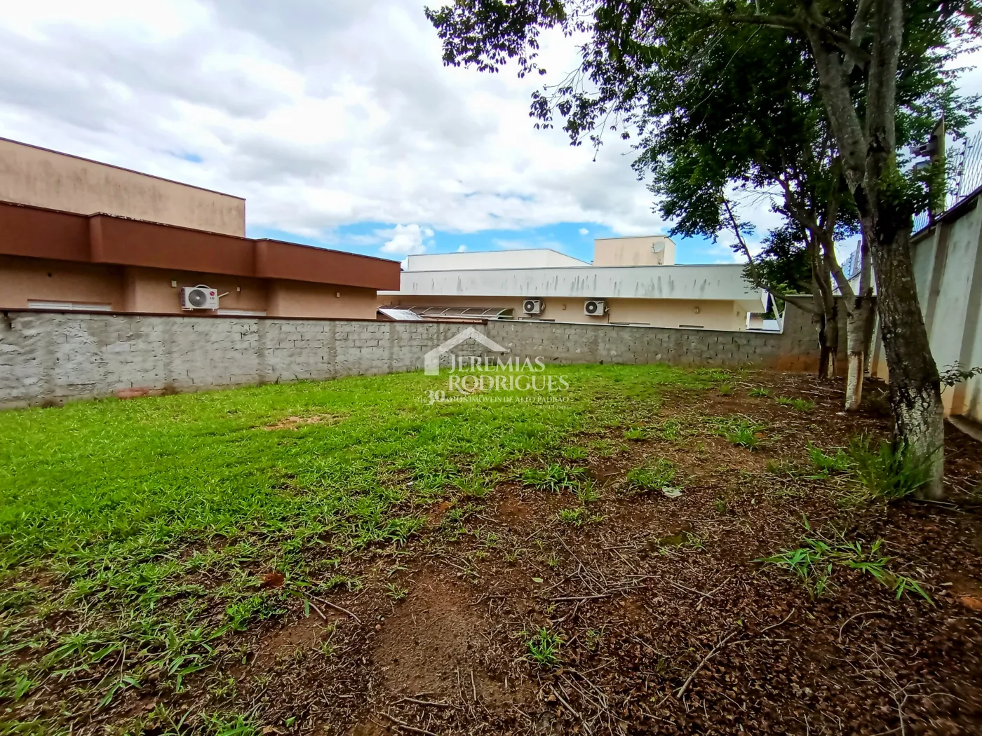 Terreno à venda com 555 m² no Condomínio Terrazzo Di Itália em Taubaté/SP.