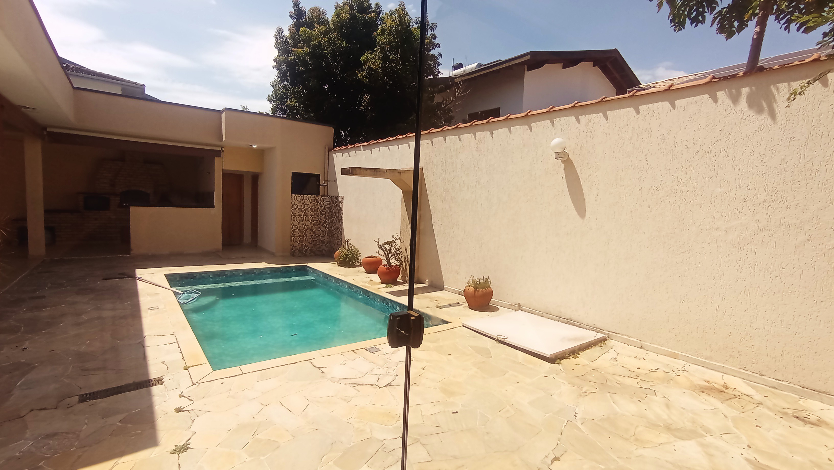 Casa à venda com 4 suítes no Condomínio Real Ville em Pindamonhangaba/SP. 