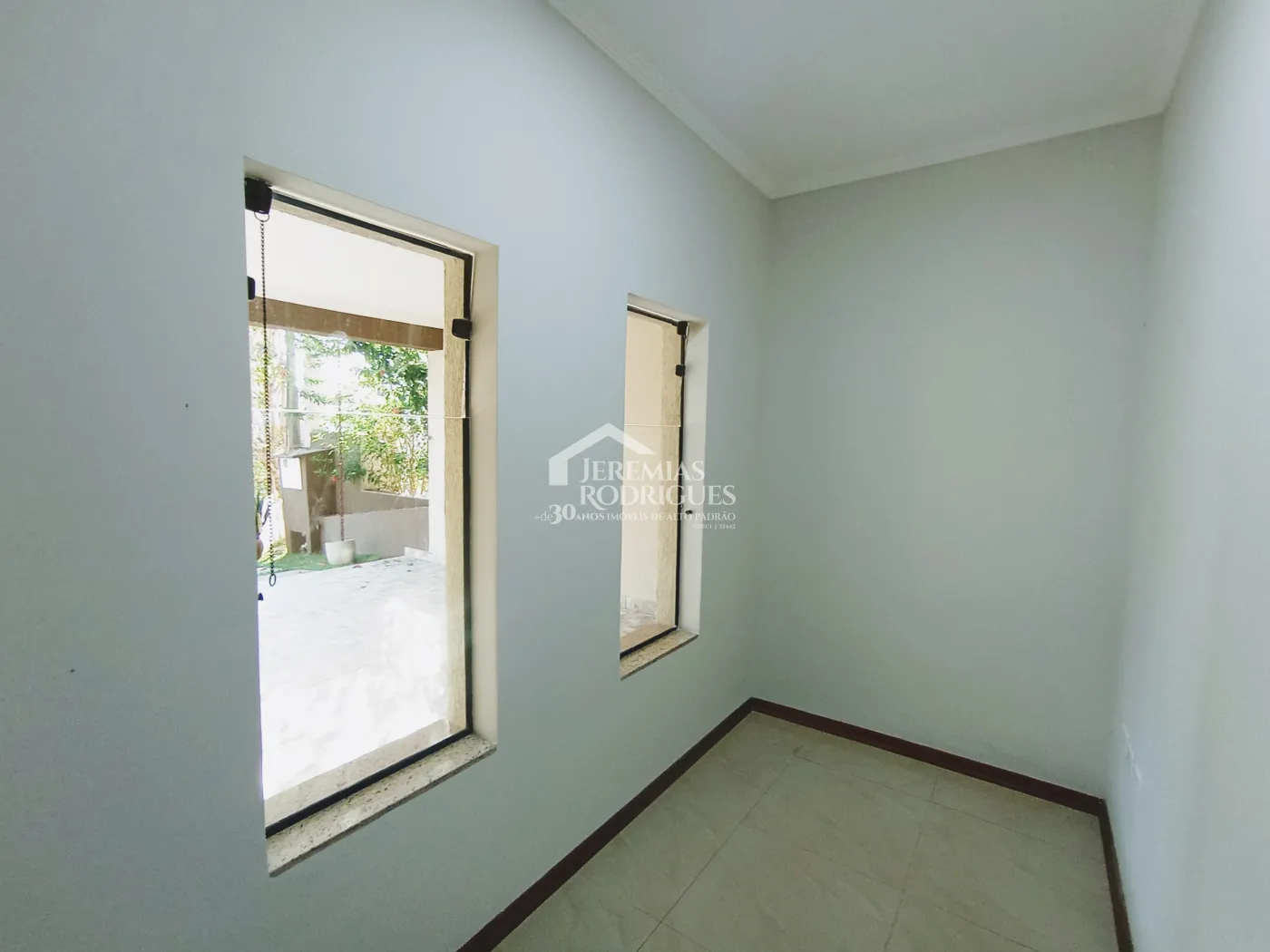 Casa para venda e locação com 4 dormitórios no Condomínio Campos do Conde I em Tremembé/SP