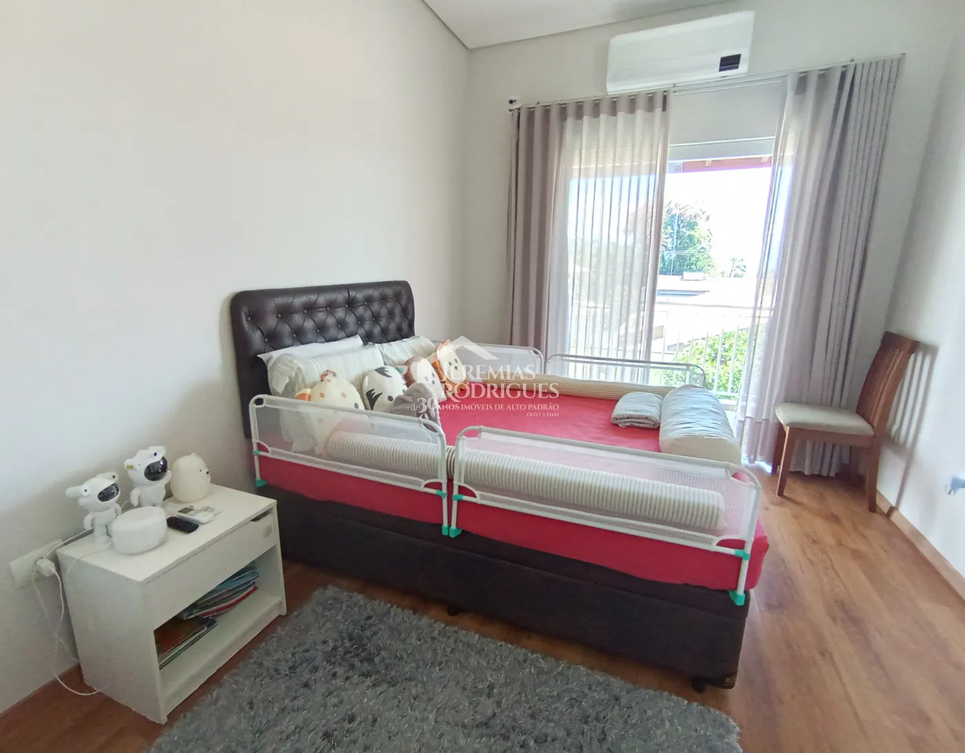 Casa à venda com 3 suítes no Condomínio Reserva dos Lagos em Pindamonhangaba/SP.