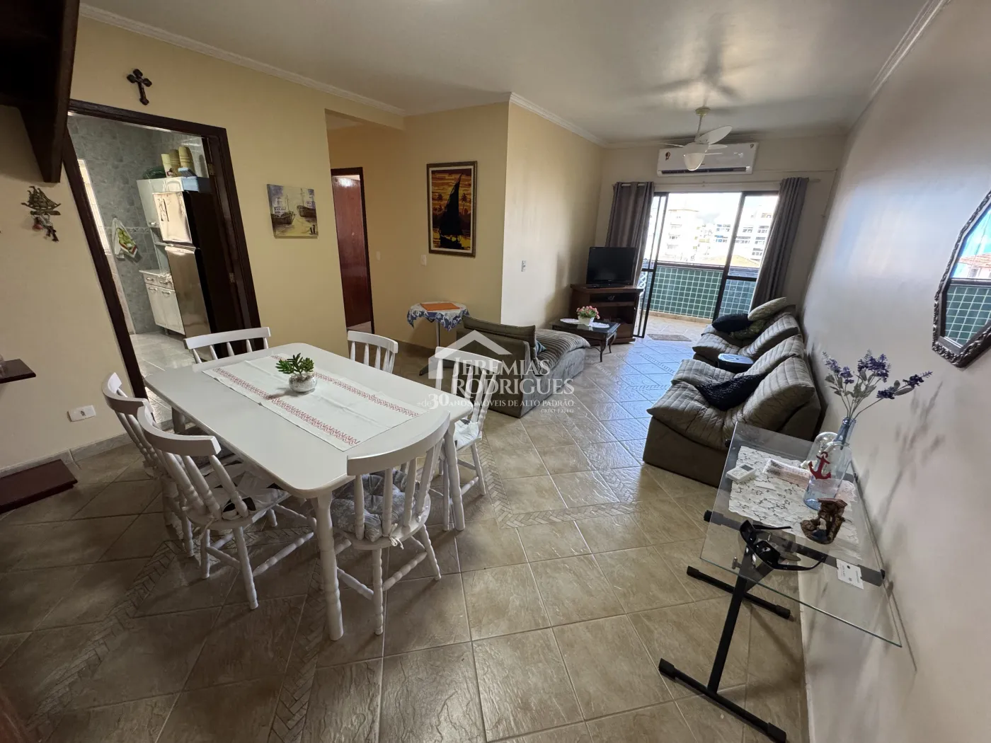 Apartamento à venda com 3 dormitórios, 239 m² no Edifício Pontal da Roca em Ubatuba/SP.