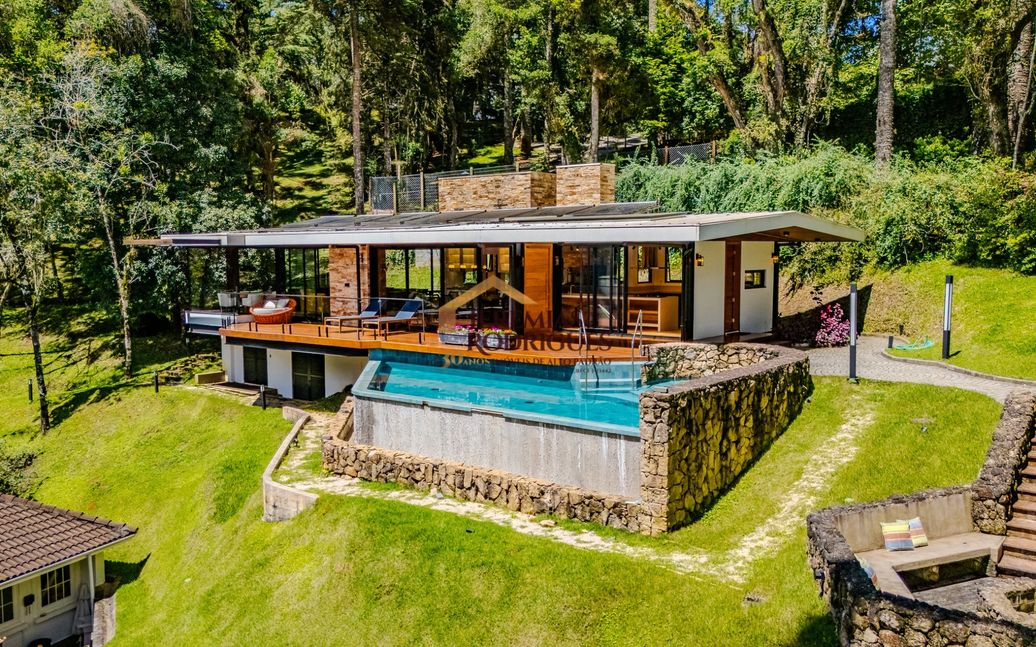 Casa de Campo á venda no Condomínio Residencial Véu da Noiva em Campos do Jordão/SP. — foto 39