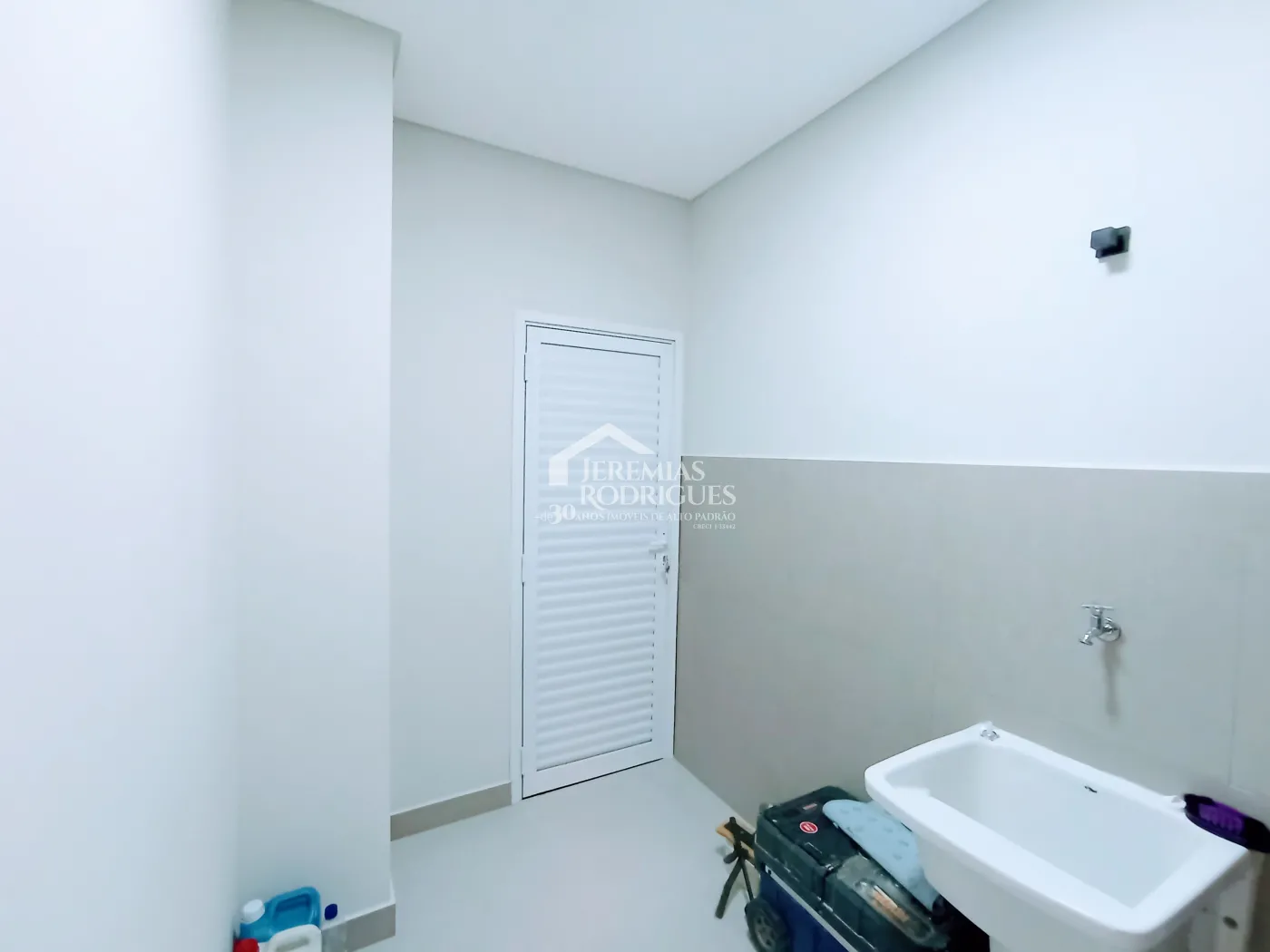 Casa à venda com 3 suítes no Condomínio Residencial Tecoara em Taubaté/SP