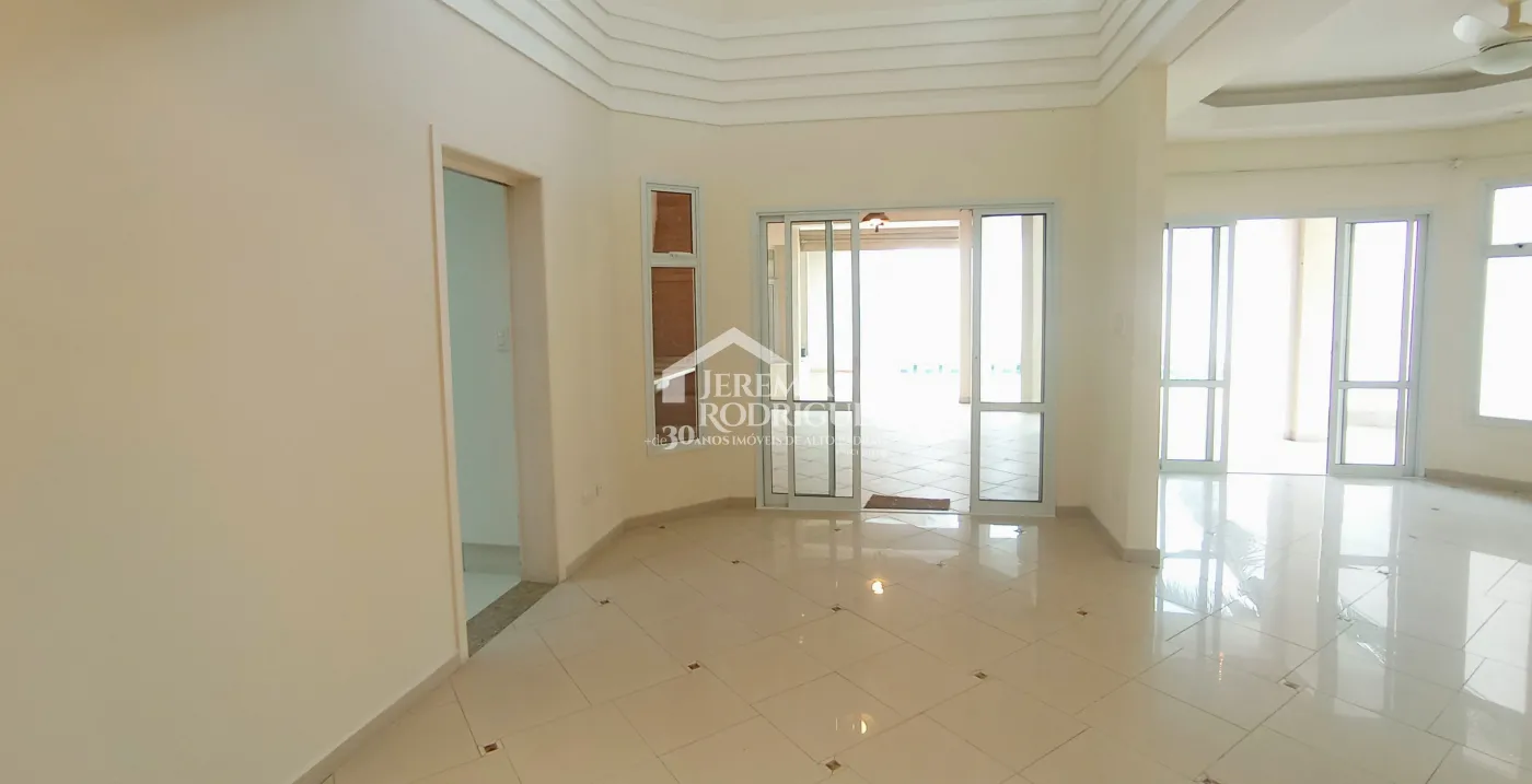 Casa à venda com 5 dormitórios no Condomínio Taubaté Village em Taubaté/SP.