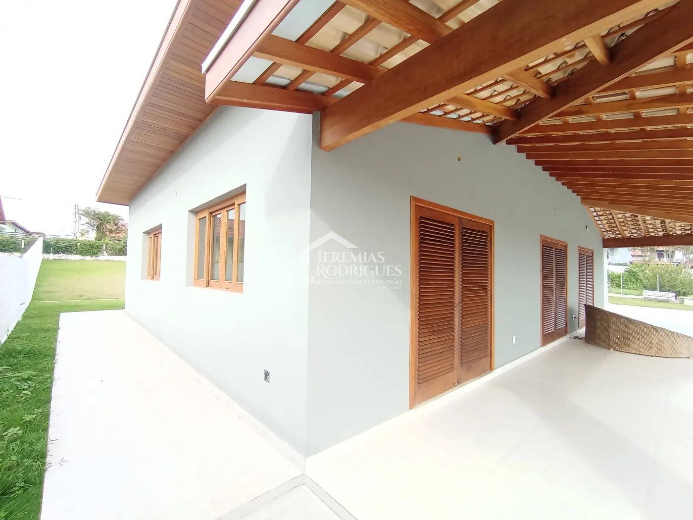 Casa à venda com 4 dormitórios no Condomínio Chácaras Cataguá em Taubaté/SP