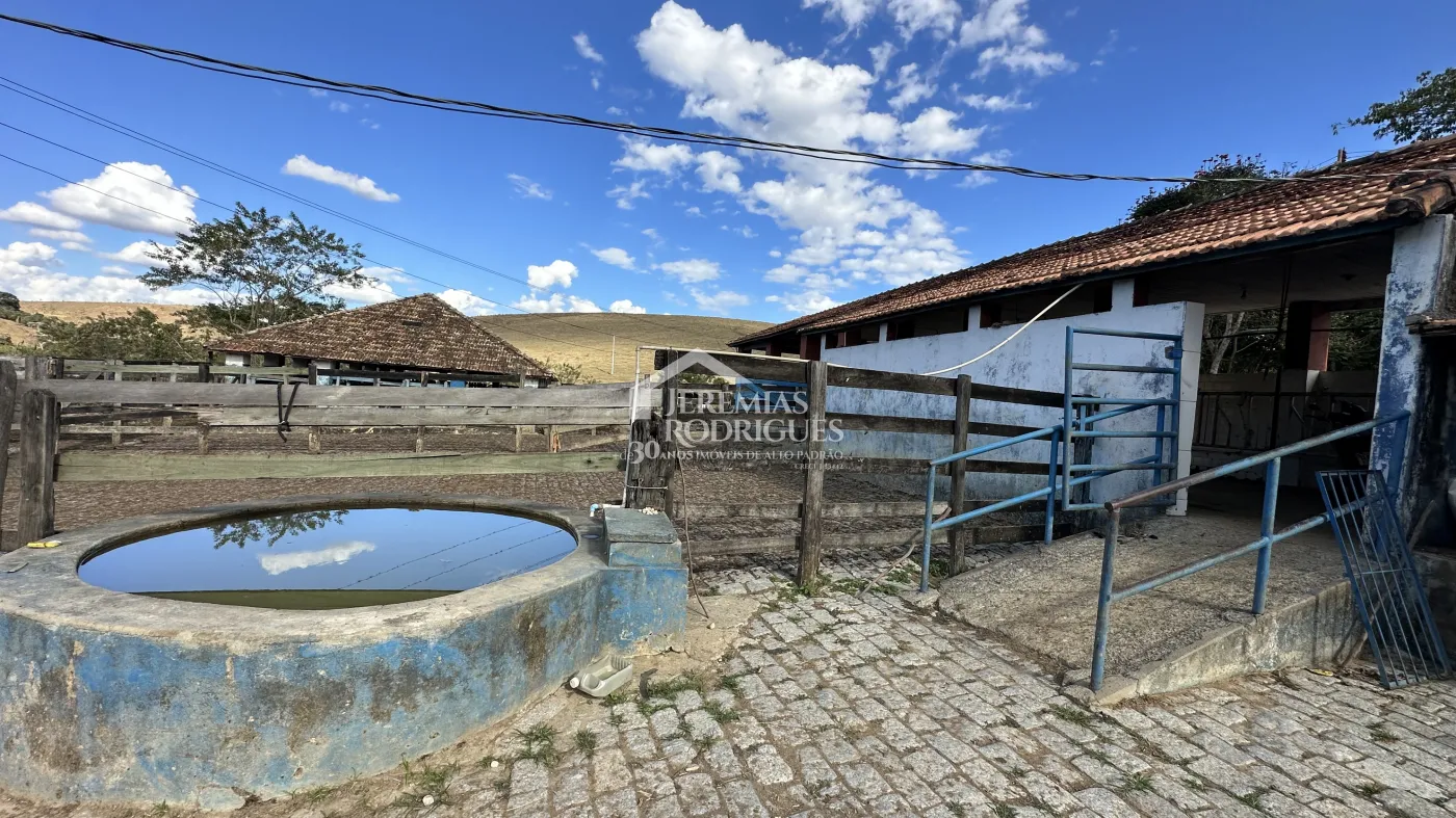 Fazenda para criação de gado de corte e plantação de milho, com mais de 612 hectares, em Cruzeiro-SP.