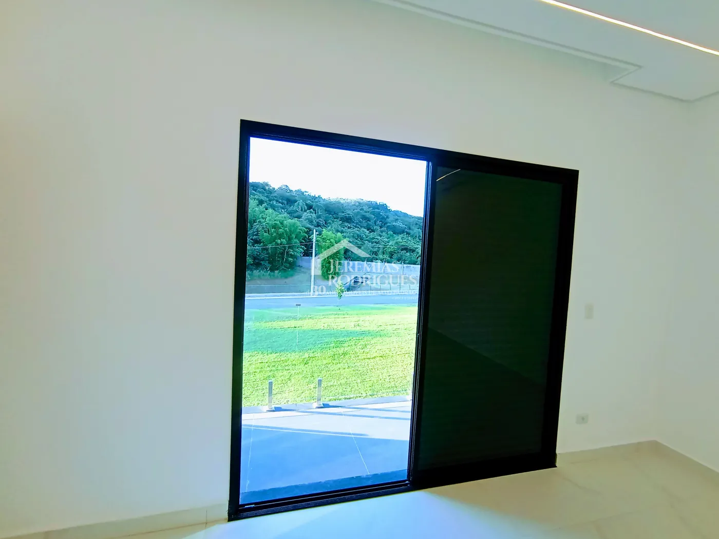 Casa assobradada à venda com 4 dormitórios no Condomínio Cyrella Landscape emTaubaté/SP.